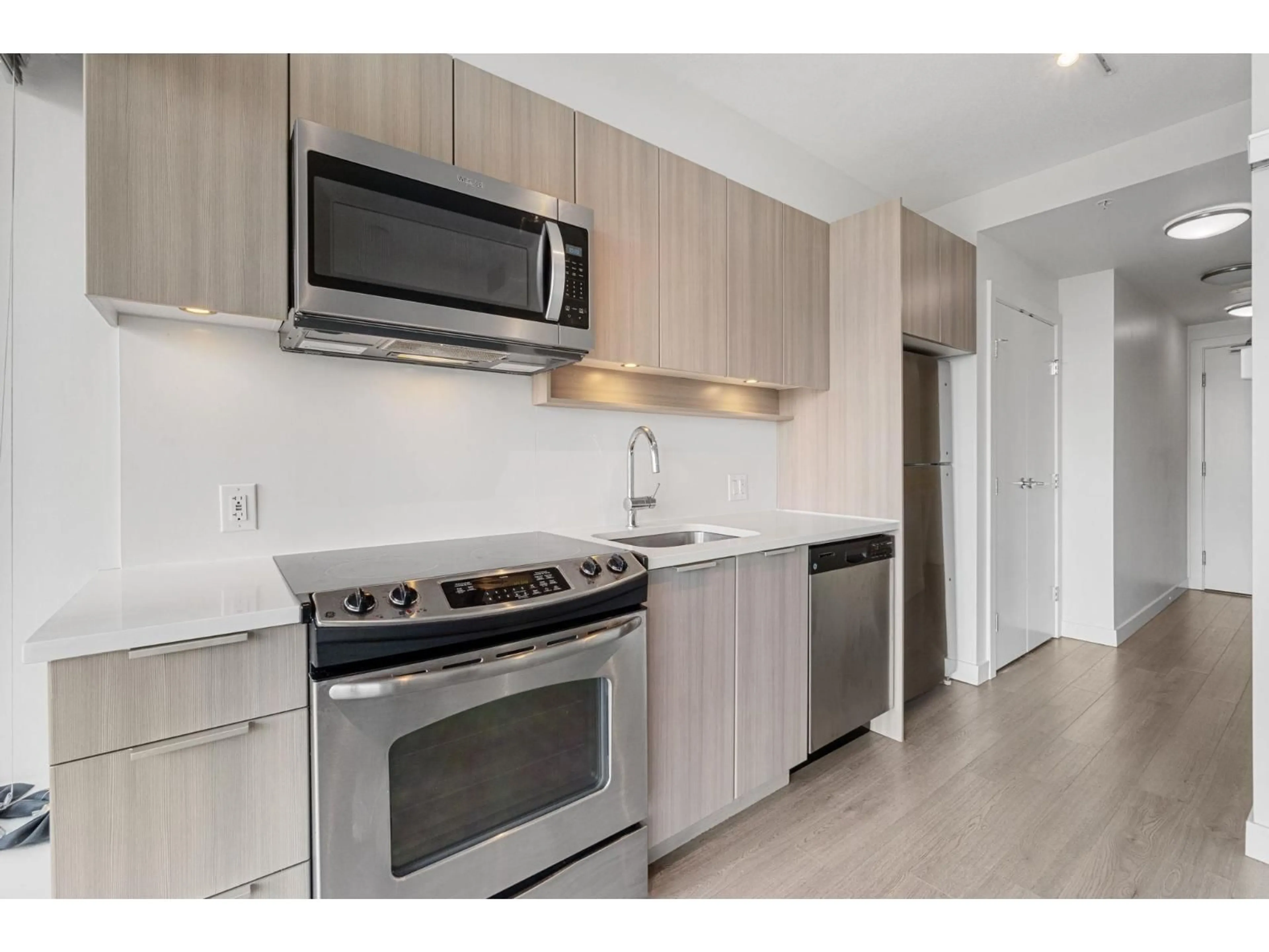Standard kitchen, unknown for 1010 - 13308 CENTRAL, Surrey British Columbia V3T0M4