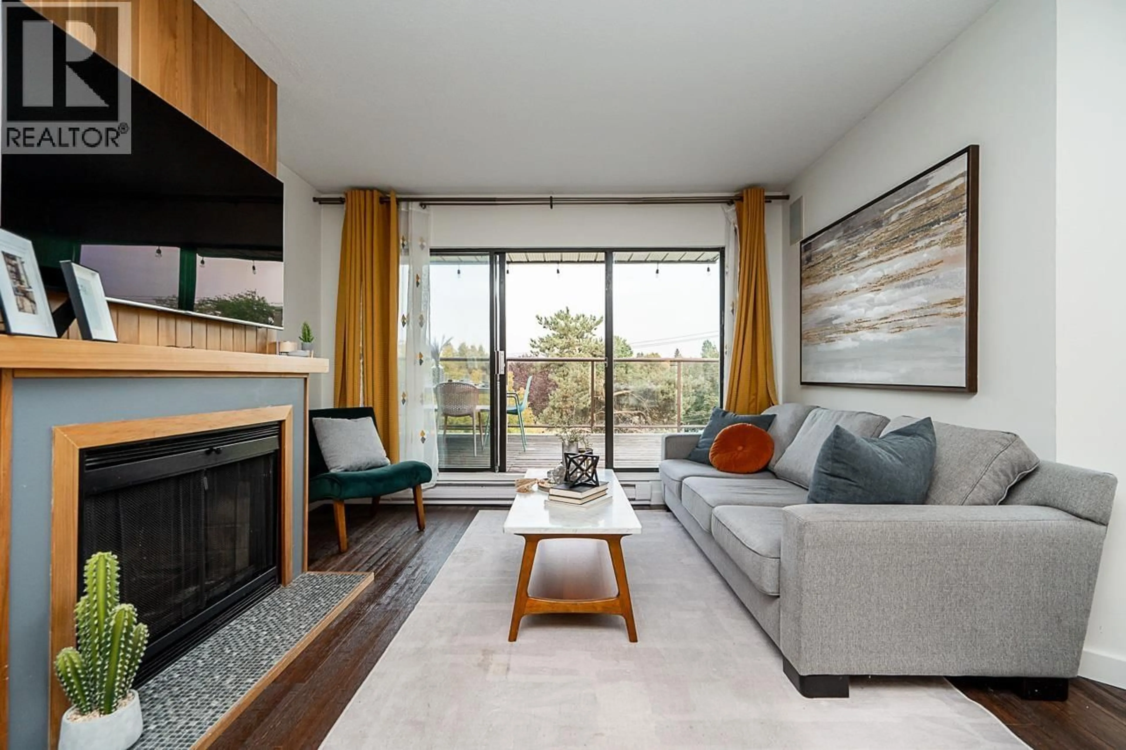 Living room with furniture, unknown for 402 - 2222 PRINCE EDWARD STREET, Vancouver British Columbia V5T4M6
