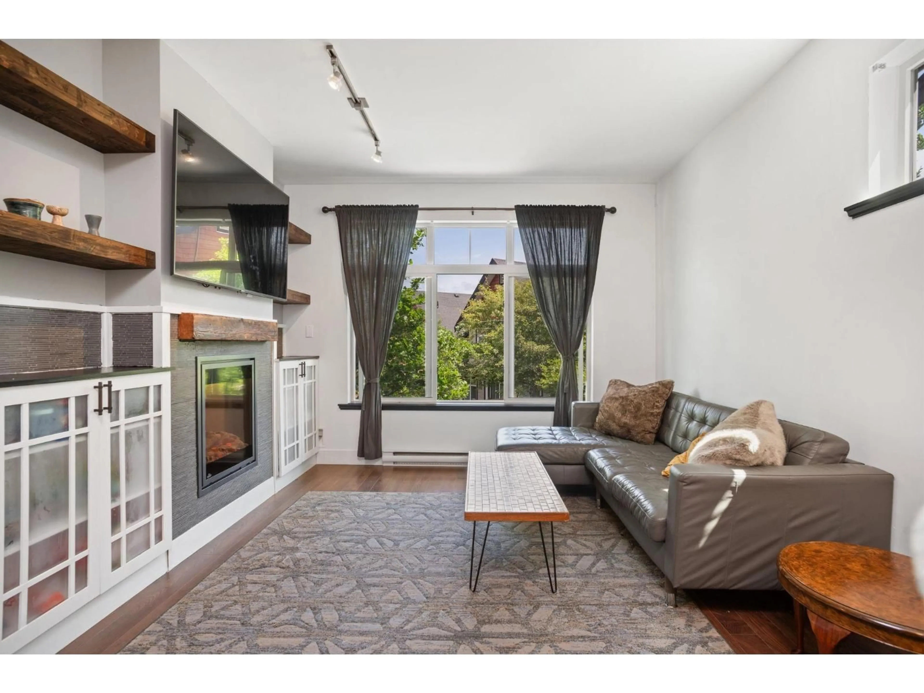 Living room with furniture, unknown for 32 - 6299 144, Surrey British Columbia V3X1A2