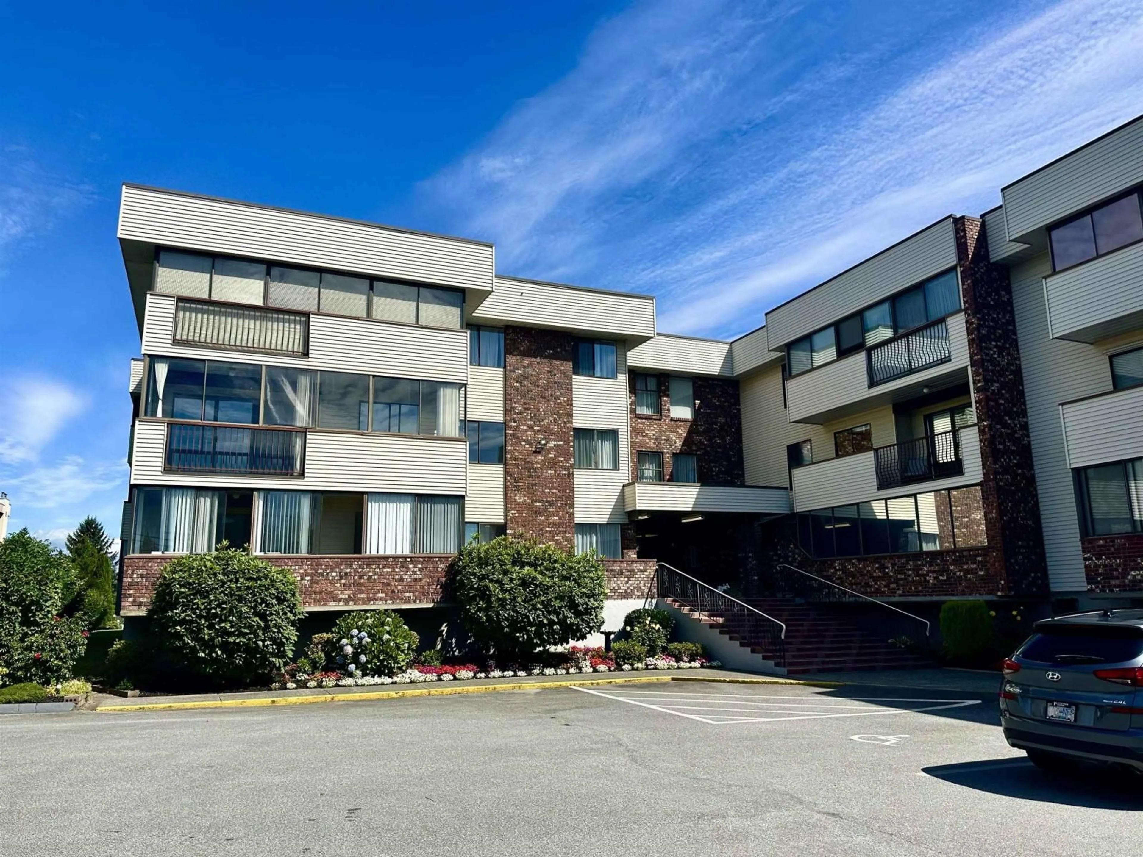 A pic from outside/outdoor area/front of a property/back of a property/a pic from drone, building for 205 - 33369 OLD YALE, Abbotsford British Columbia V2S2J6