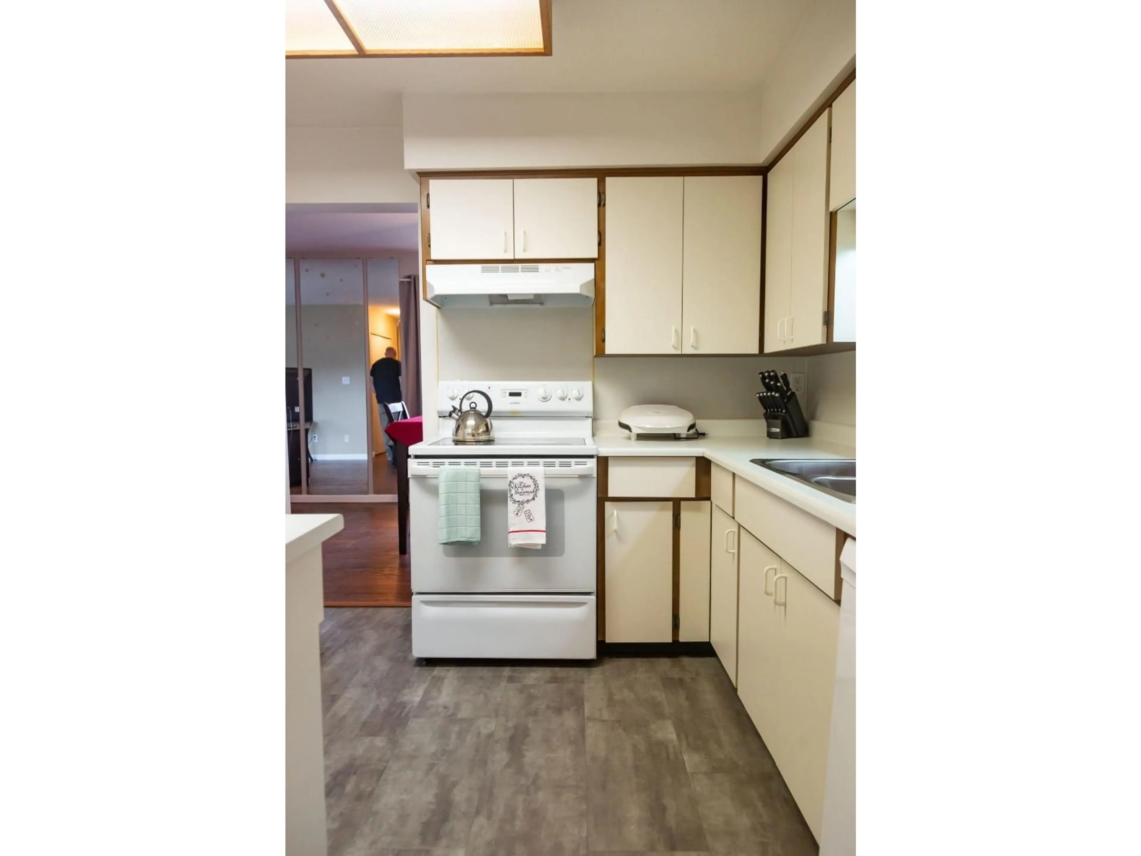 Standard kitchen, unknown for 205 - 33369 OLD YALE, Abbotsford British Columbia V2S2J6