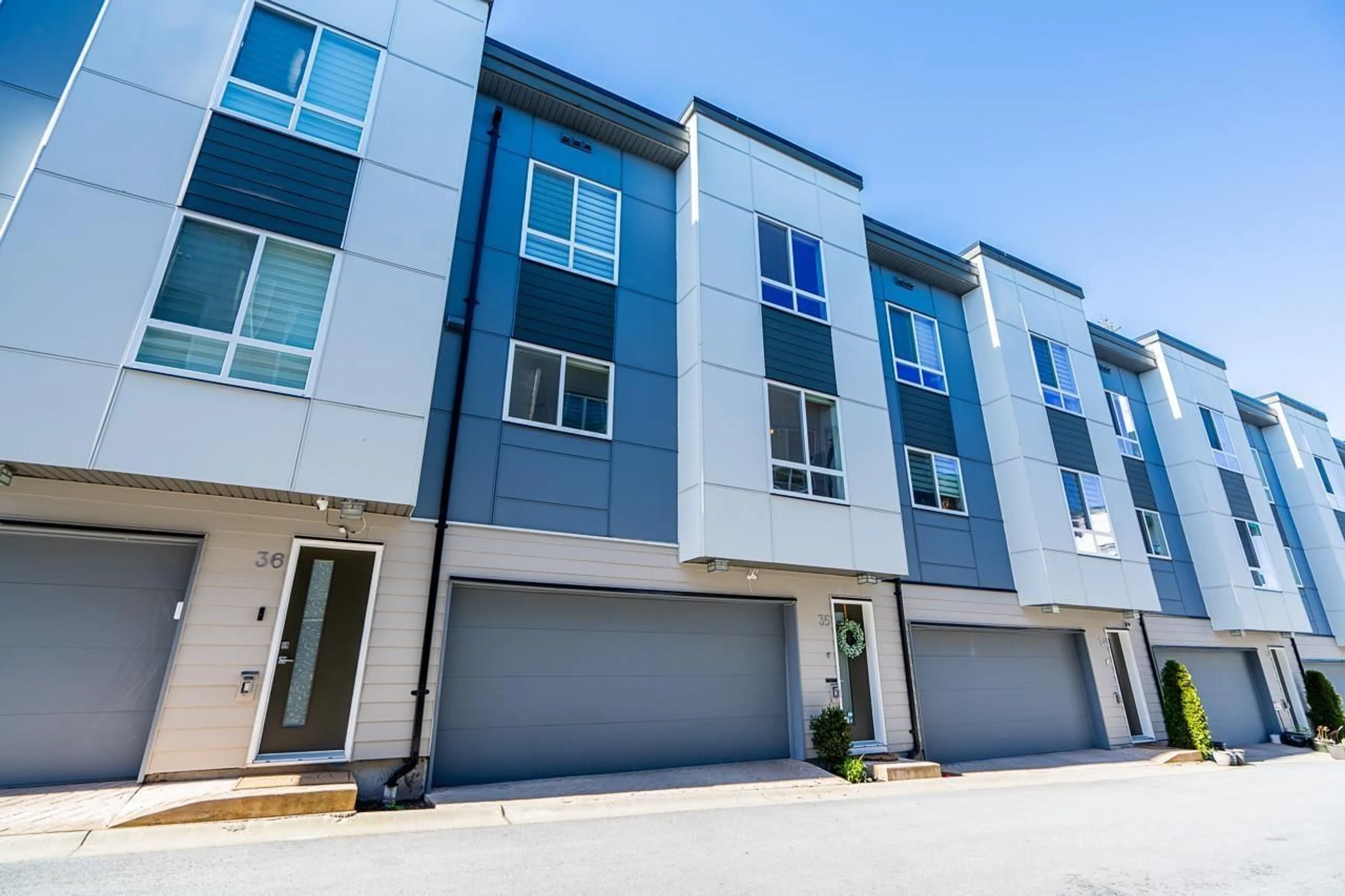 Home with vinyl exterior material, street for 35 - 1670 160, Surrey British Columbia V4A0C6