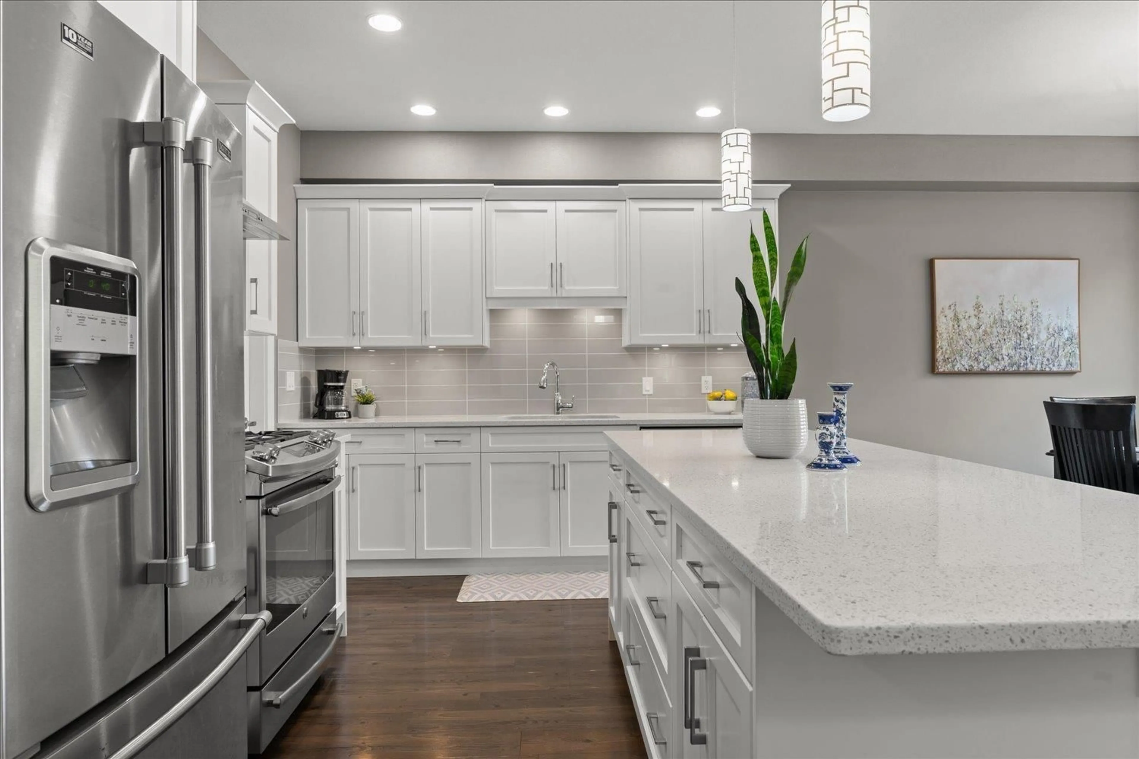 Contemporary kitchen, ceramic/tile floor for 7569 DICKINSON PLACE, Chilliwack British Columbia V4Z1J6