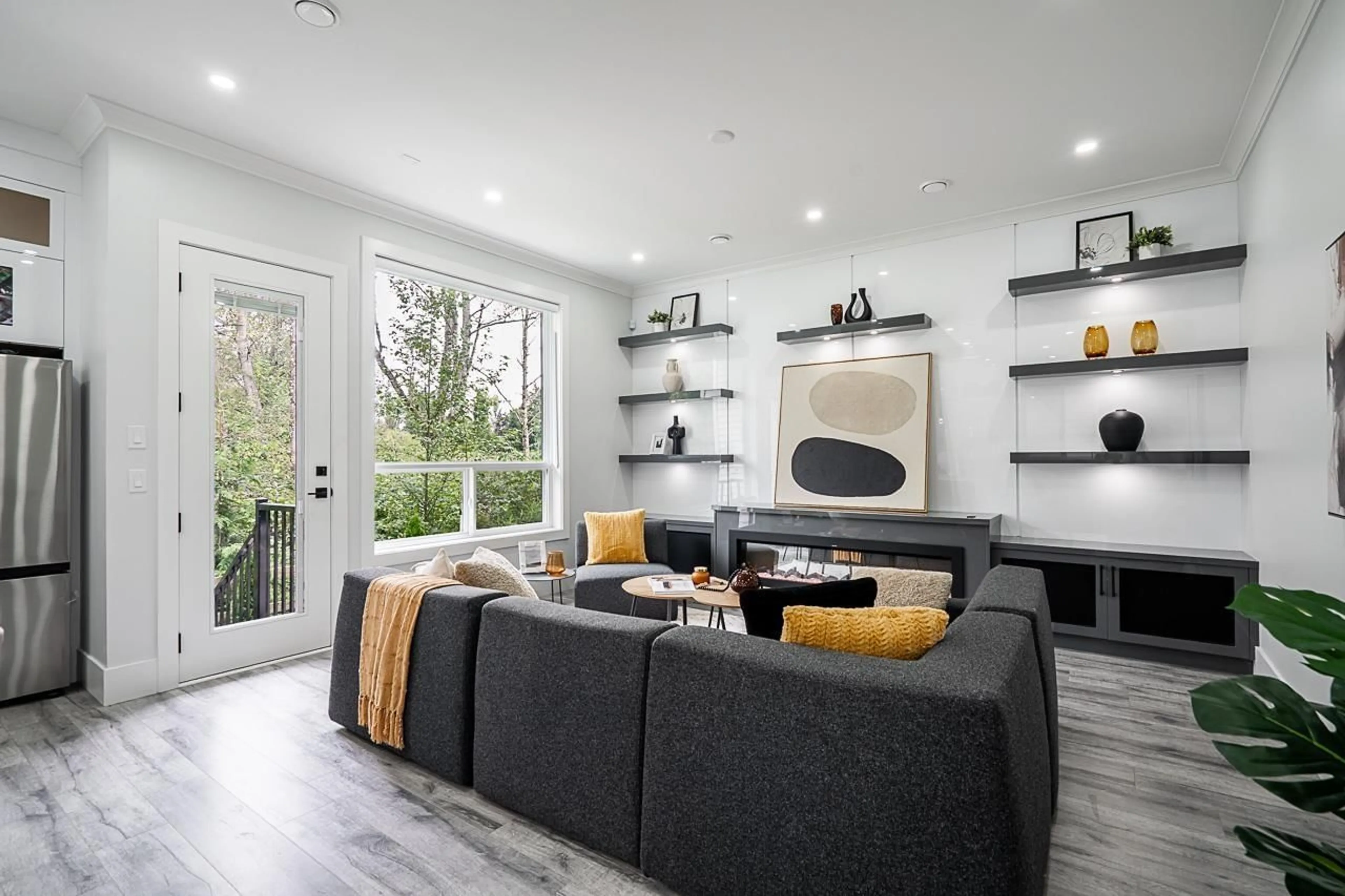 Living room with furniture, unknown for 7518 205A, Langley British Columbia V2Y1V5