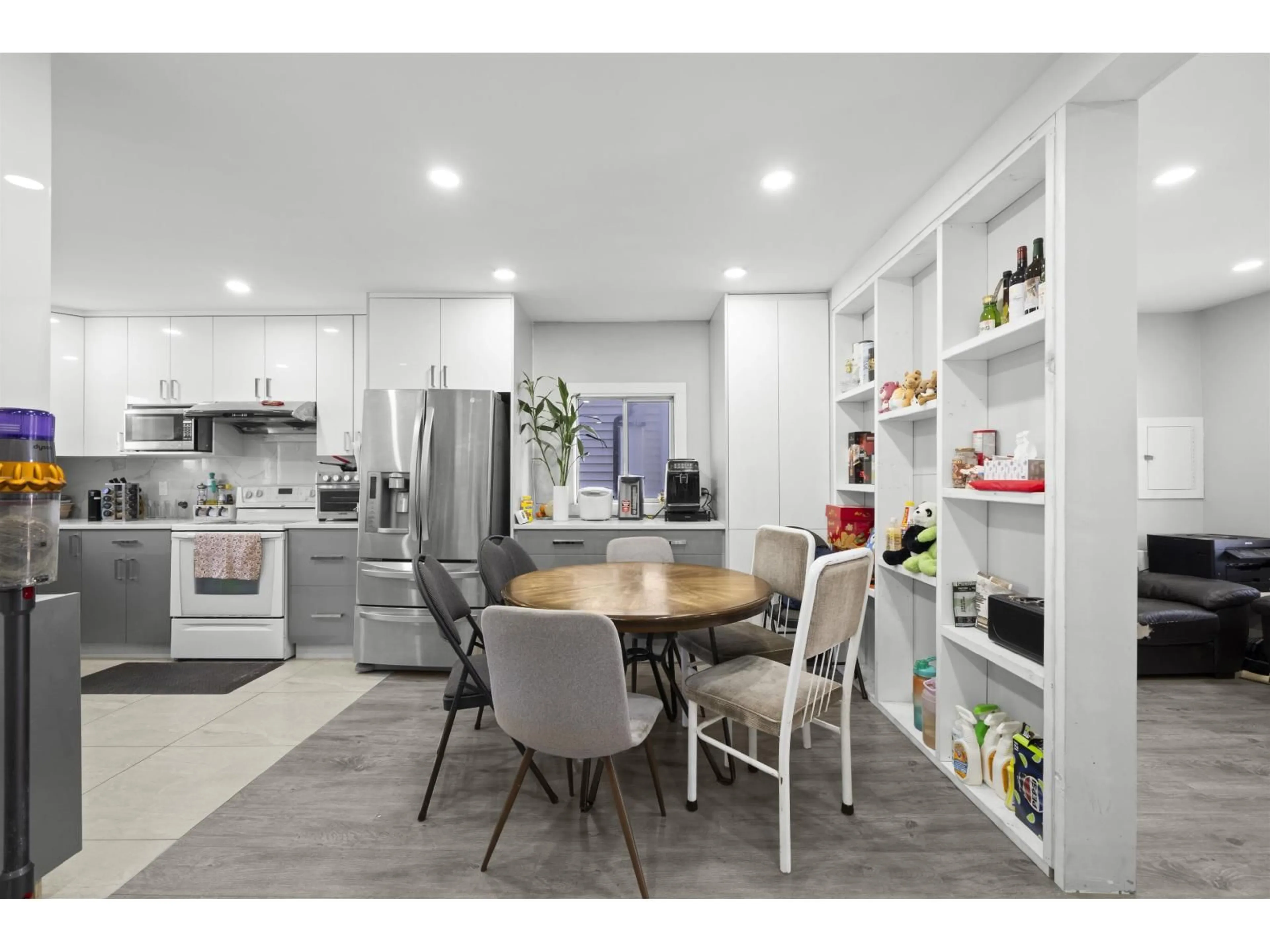Open concept kitchen, unknown for 12768 114A, Surrey British Columbia V3V3P4