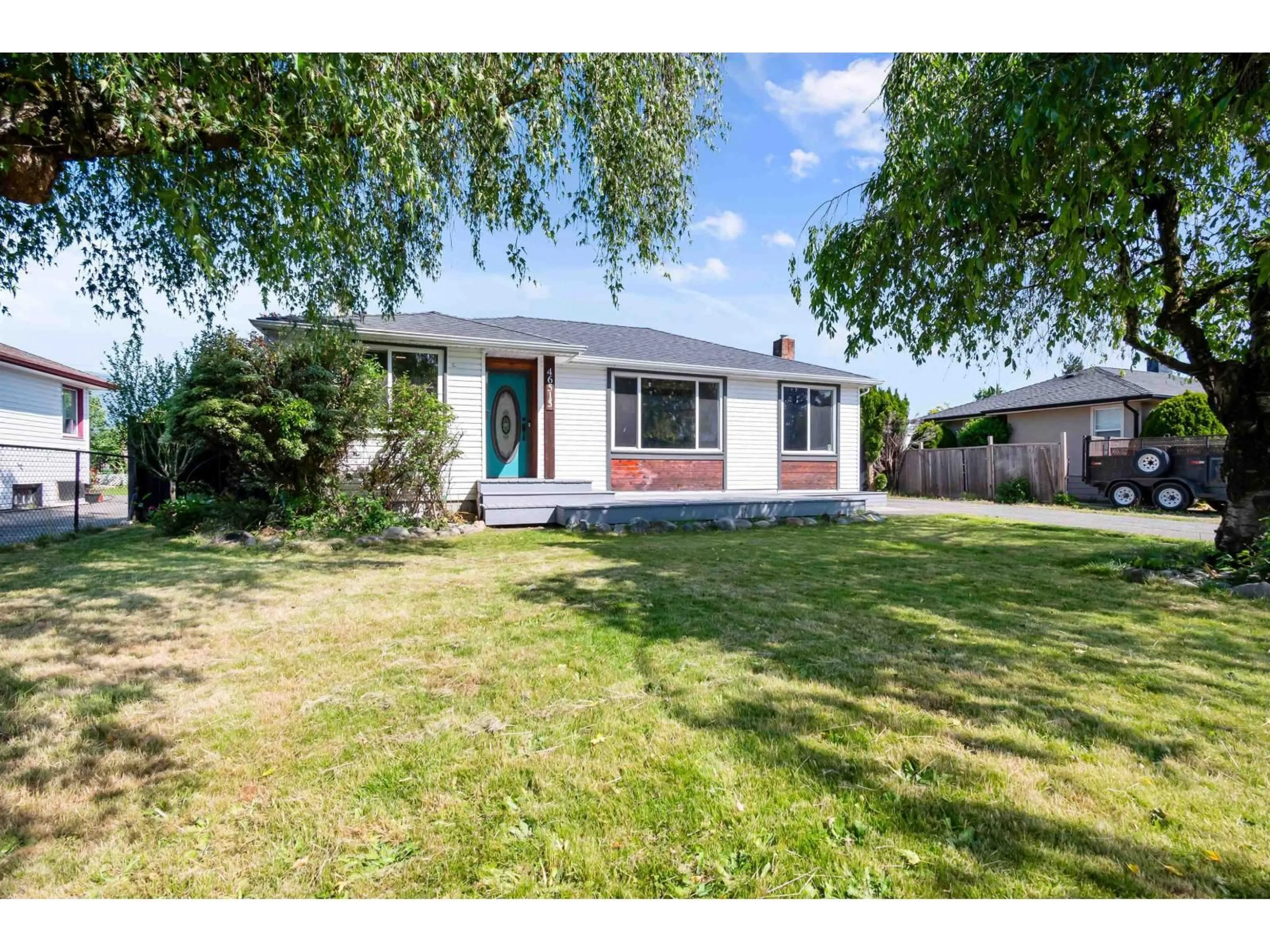 A pic from outside/outdoor area/front of a property/back of a property/a pic from drone, street for 46515 PORTAGE AVENUE, Chilliwack British Columbia V2P3G3