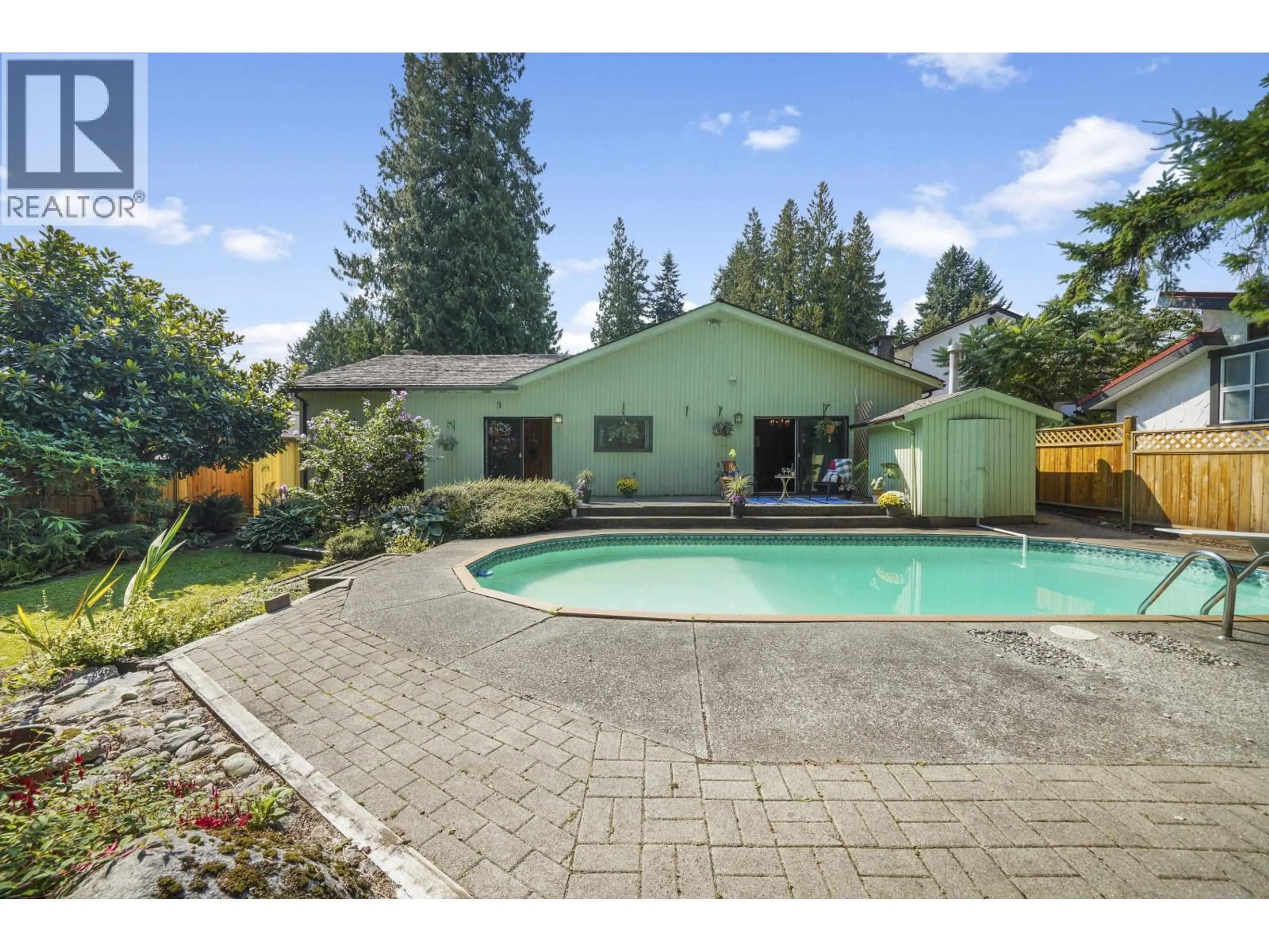 A pic from outside/outdoor area/front of a property/back of a property/a pic from drone, street for 533 ASCOT STREET, Coquitlam British Columbia V3J6H5