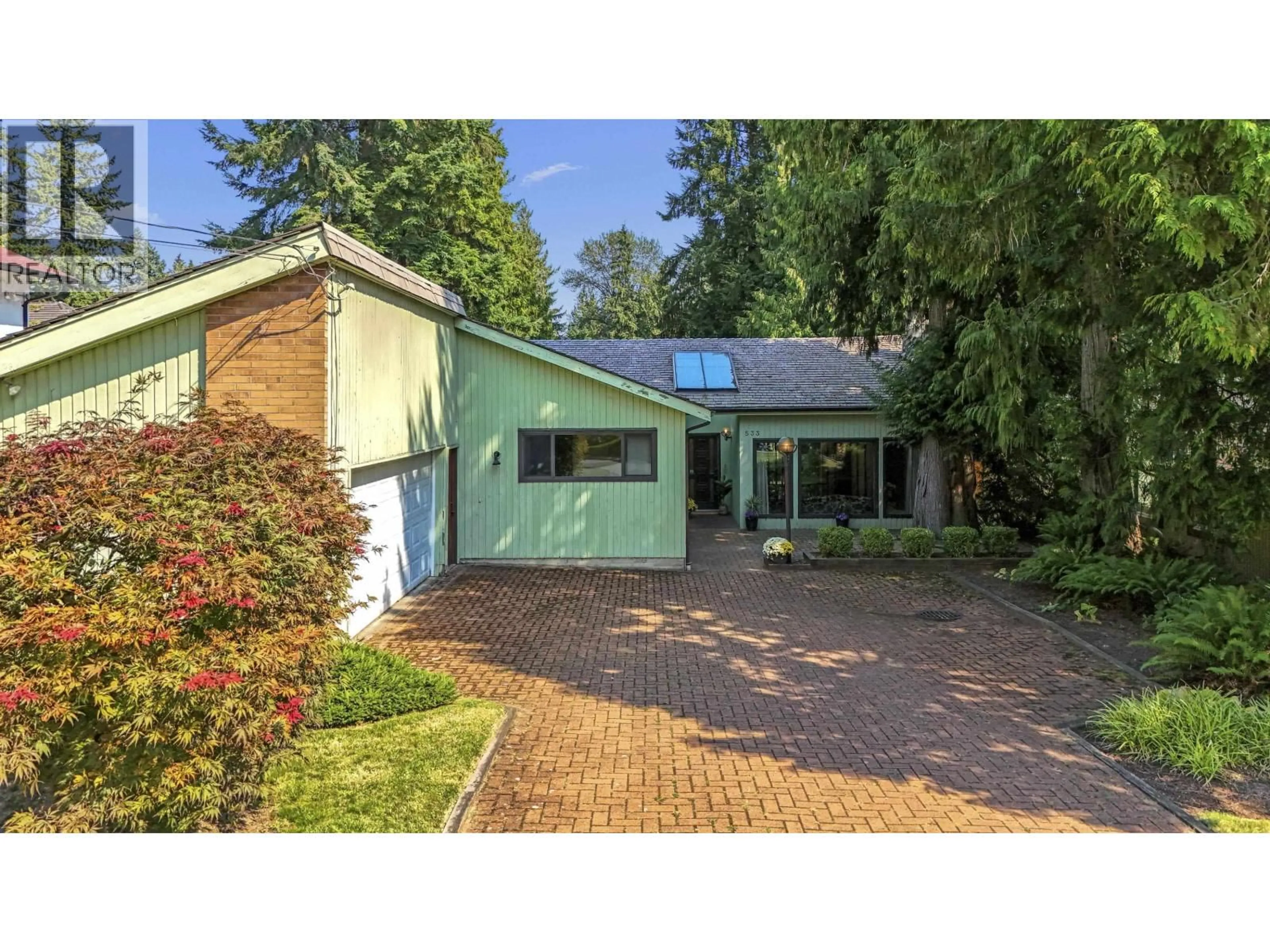 A pic from outside/outdoor area/front of a property/back of a property/a pic from drone, street for 533 ASCOT STREET, Coquitlam British Columbia V3J6H5
