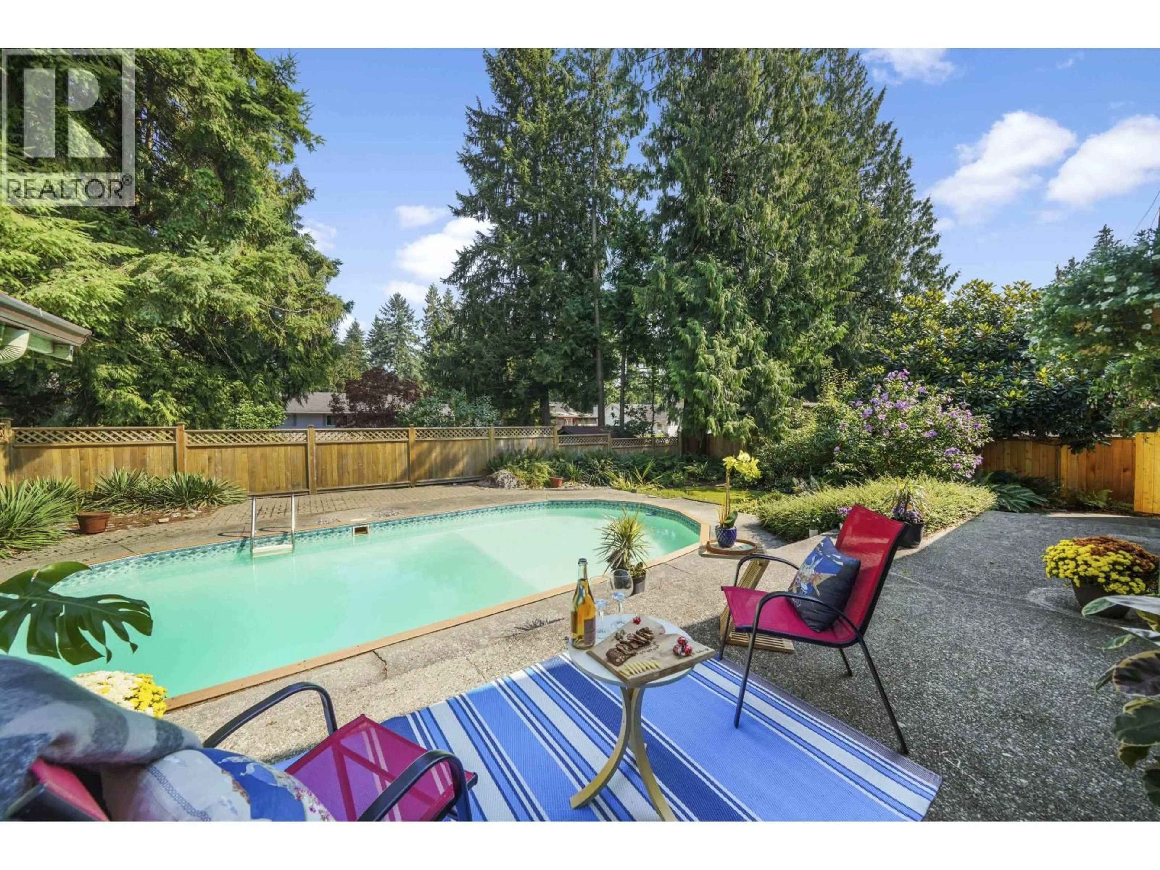 Pool for 533 ASCOT STREET, Coquitlam British Columbia V3J6H5