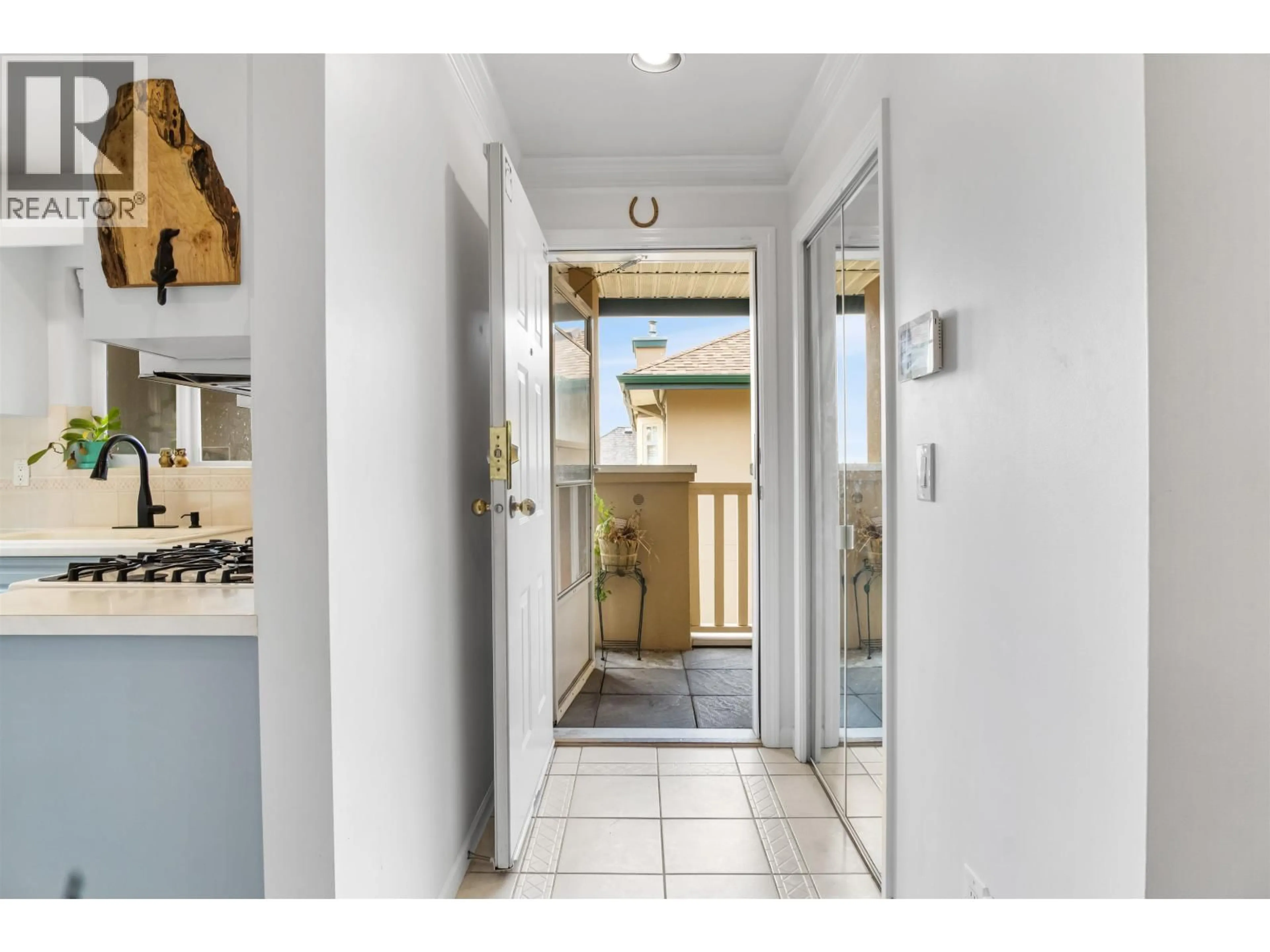 Indoor entryway for 305 - 257 KEITH ROAD, North Vancouver British Columbia V7L1V4