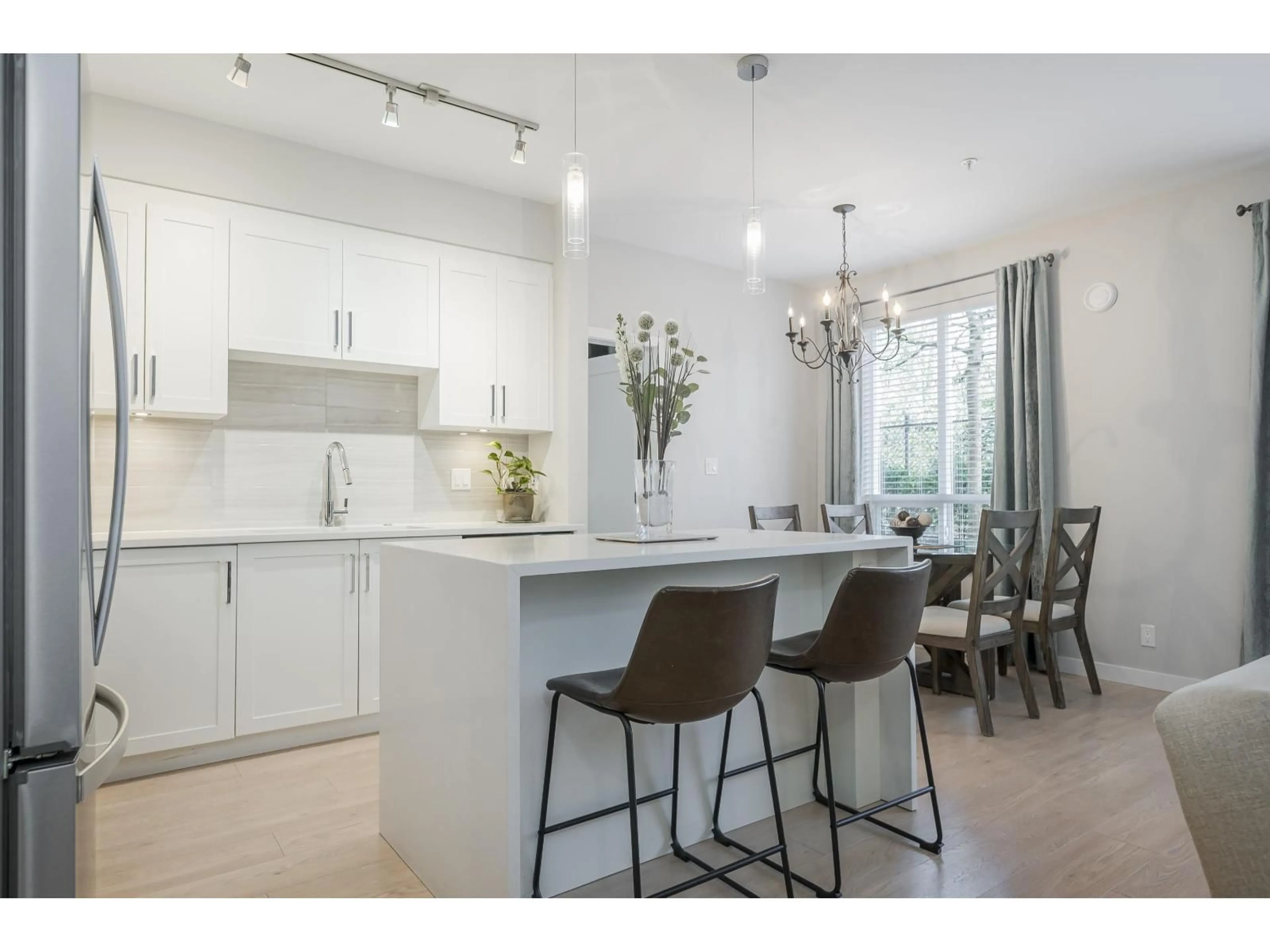Open concept kitchen, unknown for D109 - 20211 66, Langley British Columbia V2Y0L4