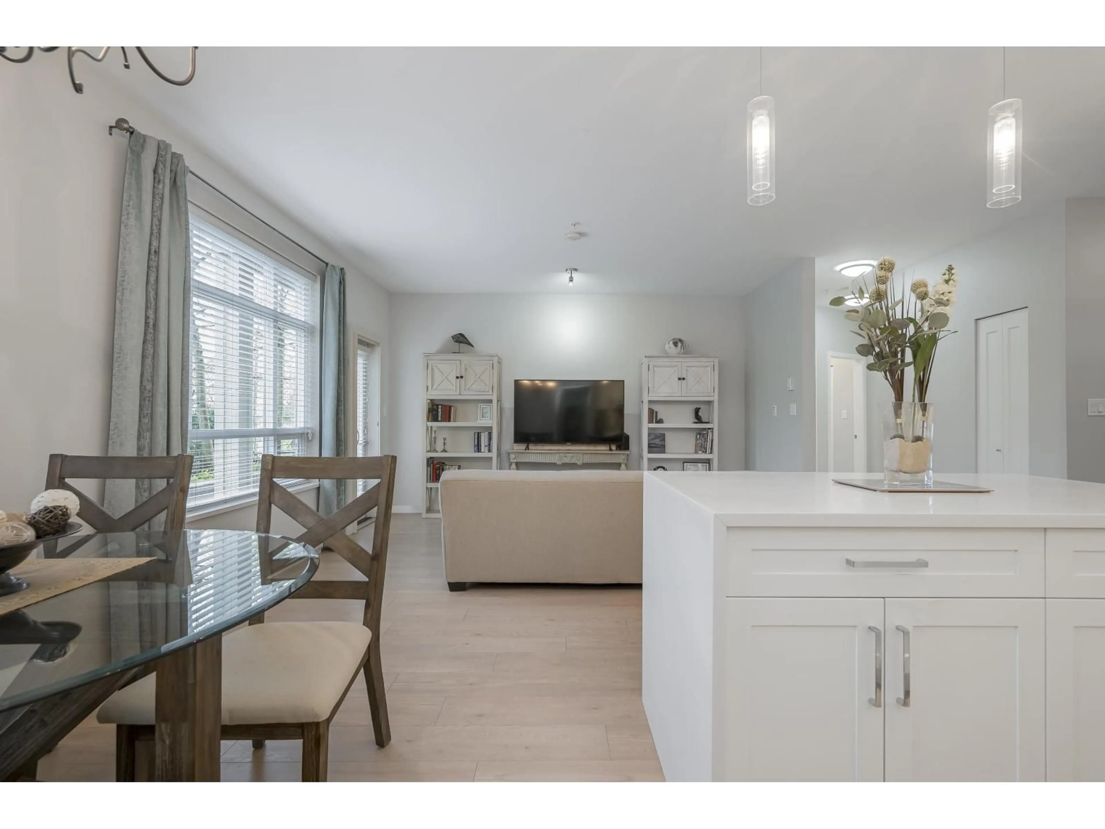 Open concept kitchen, wood/laminate floor for D109 - 20211 66, Langley British Columbia V2Y0L4