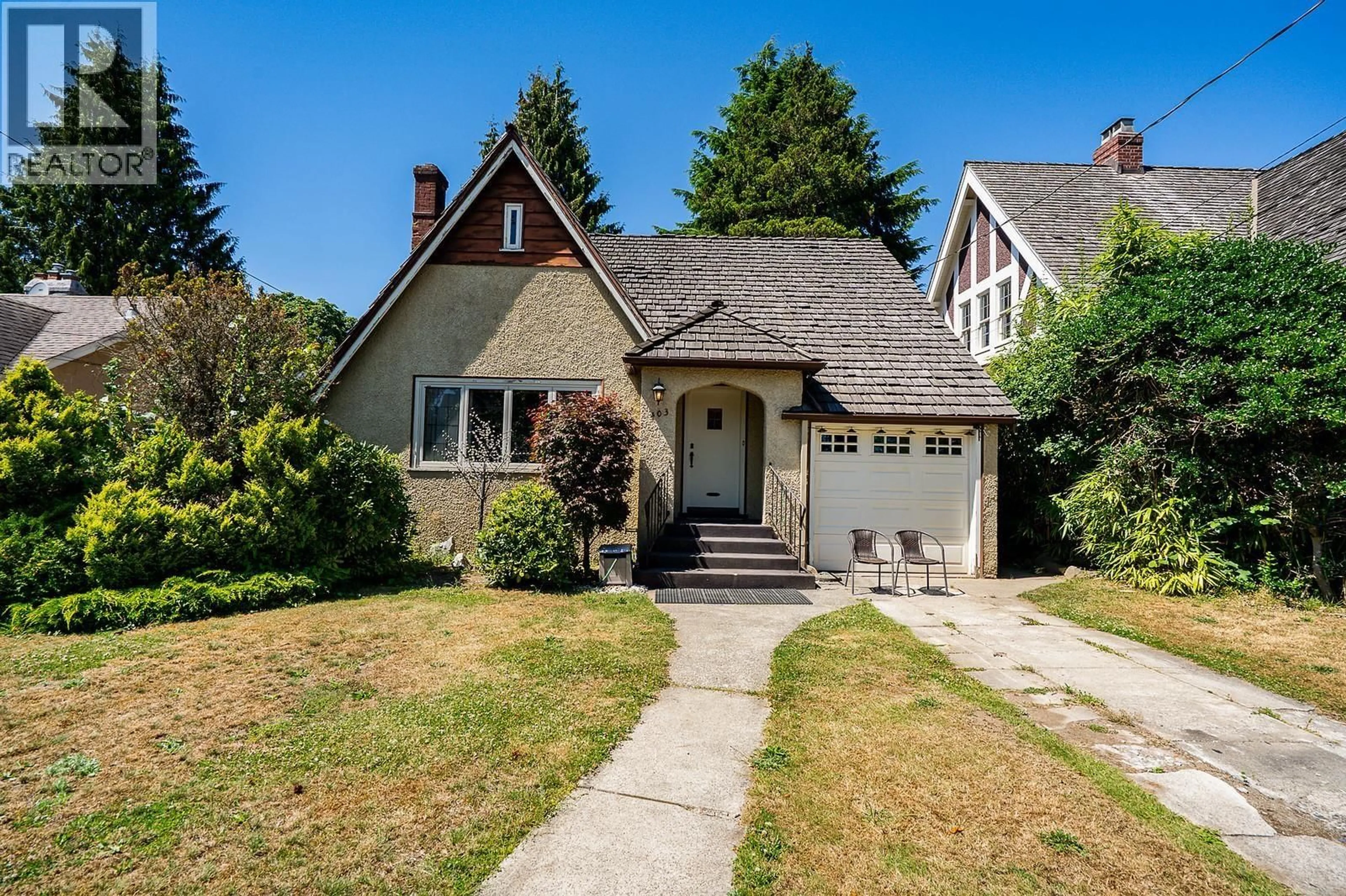 Home with vinyl exterior material, street for 403 SIXTH AVENUE, New Westminster British Columbia V3L1T9