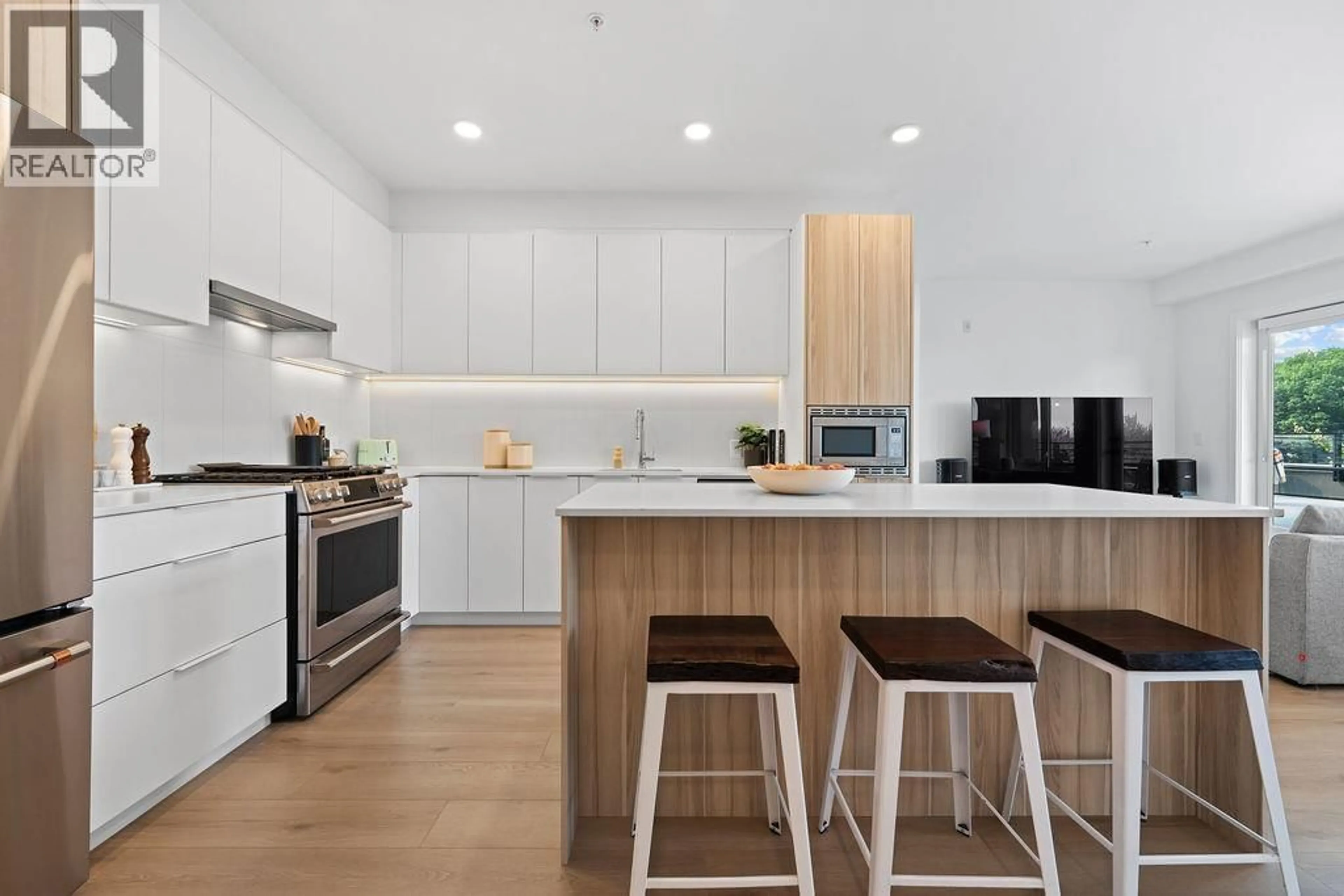 Open concept kitchen, wood/laminate floor for 504 - 2450 GARDEN DRIVE, Vancouver British Columbia V5N0K1