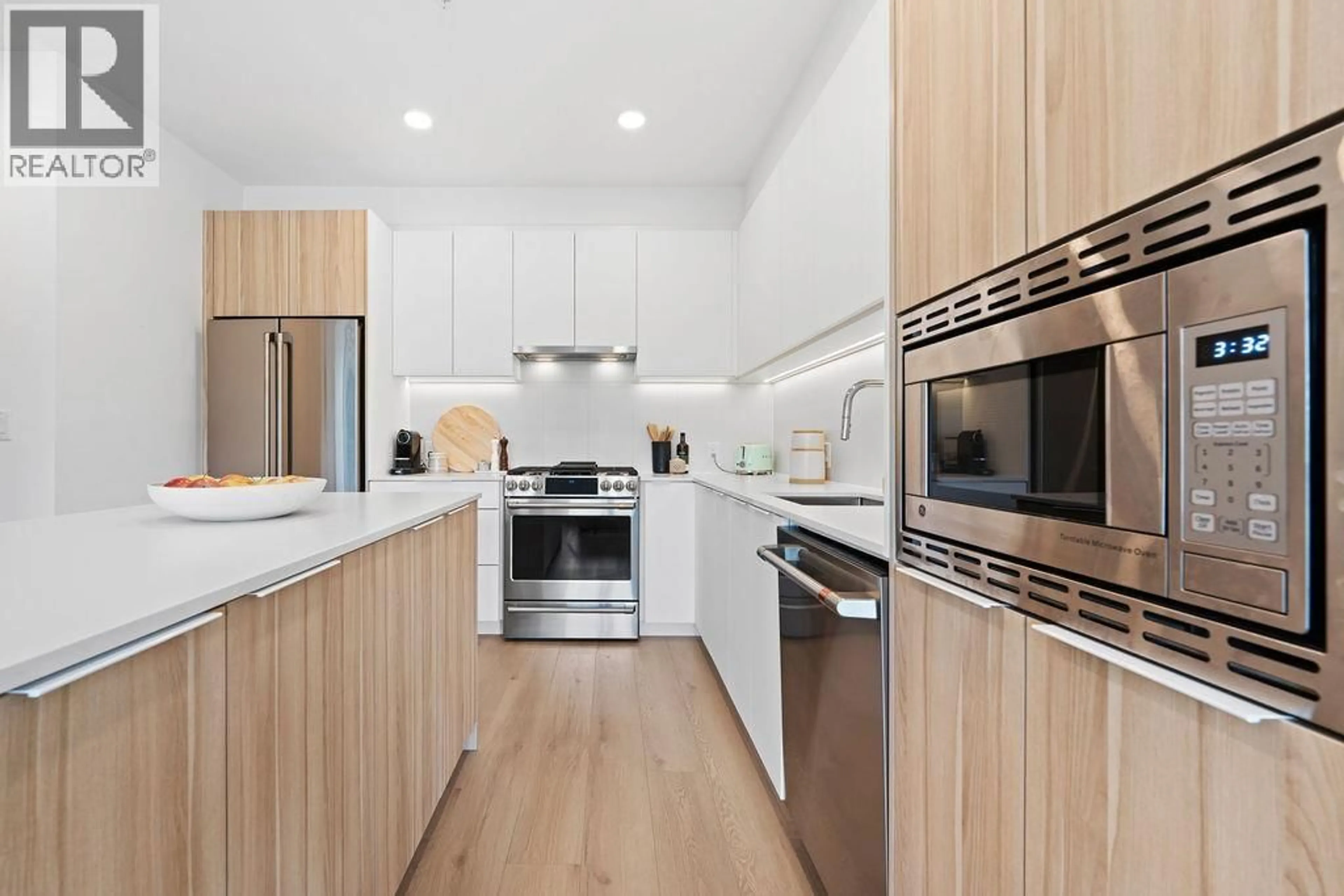 Contemporary kitchen, wood/laminate floor for 504 - 2450 GARDEN DRIVE, Vancouver British Columbia V5N0K1