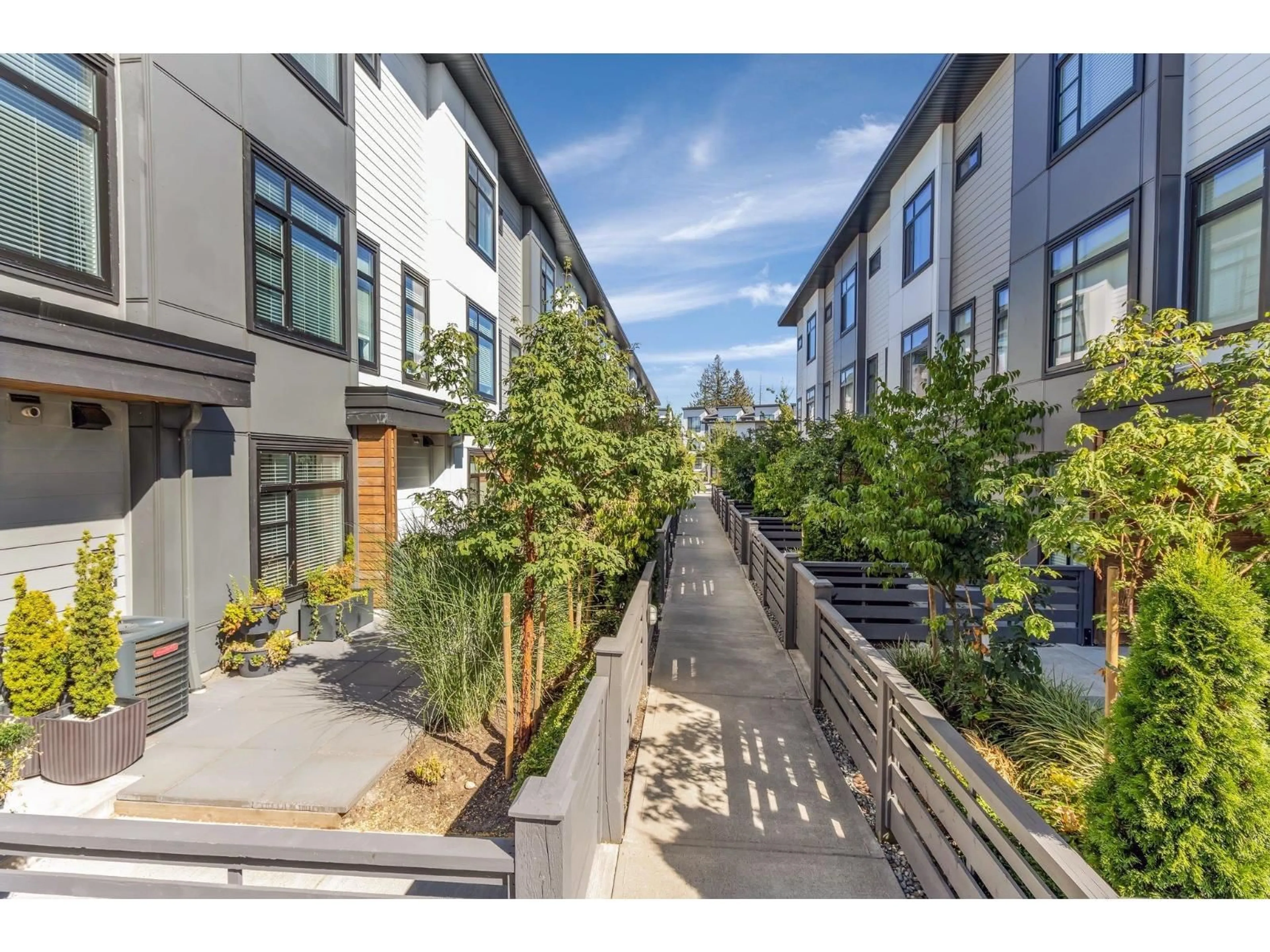 Patio, street for 21 - 7127 193A, Surrey British Columbia V4N6V9