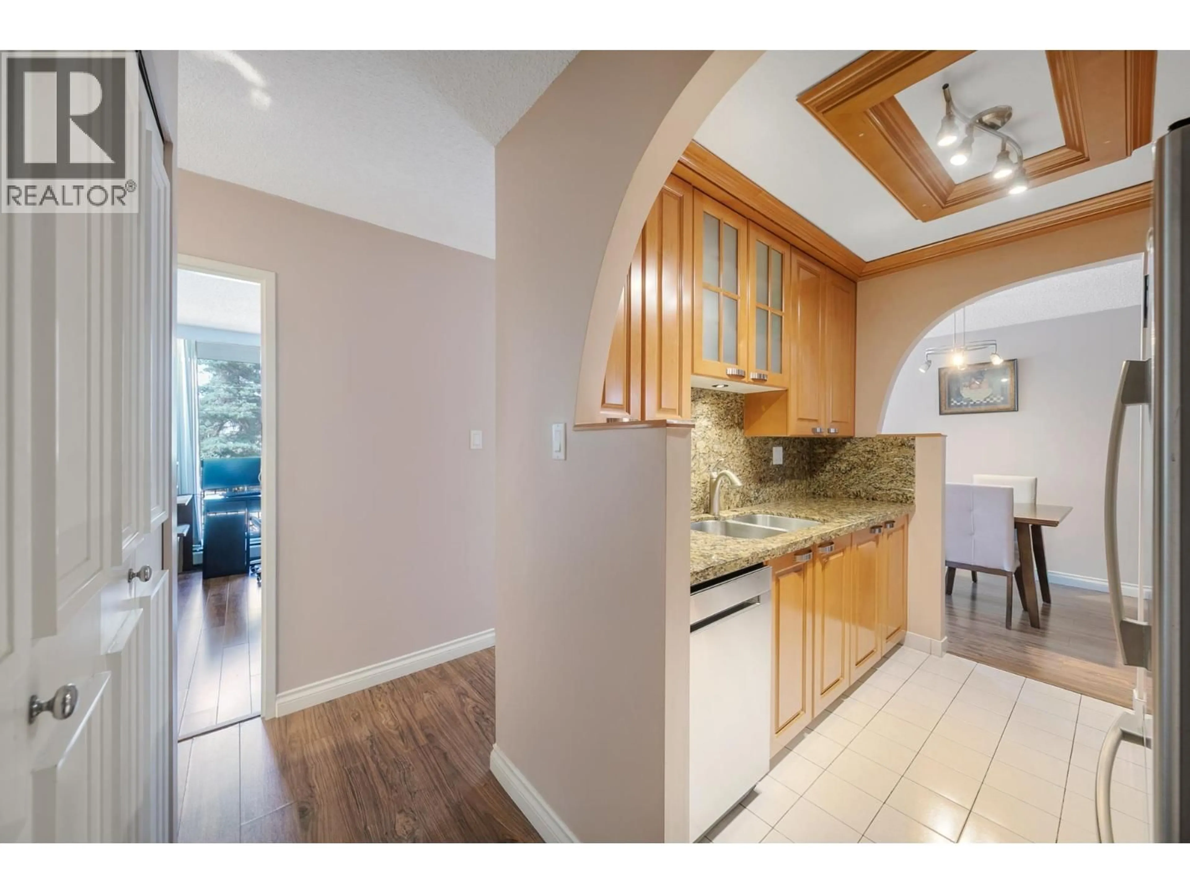 Open concept kitchen, unknown for 203 - 620 SEVENTH AVENUE, New Westminster British Columbia V3M5T6