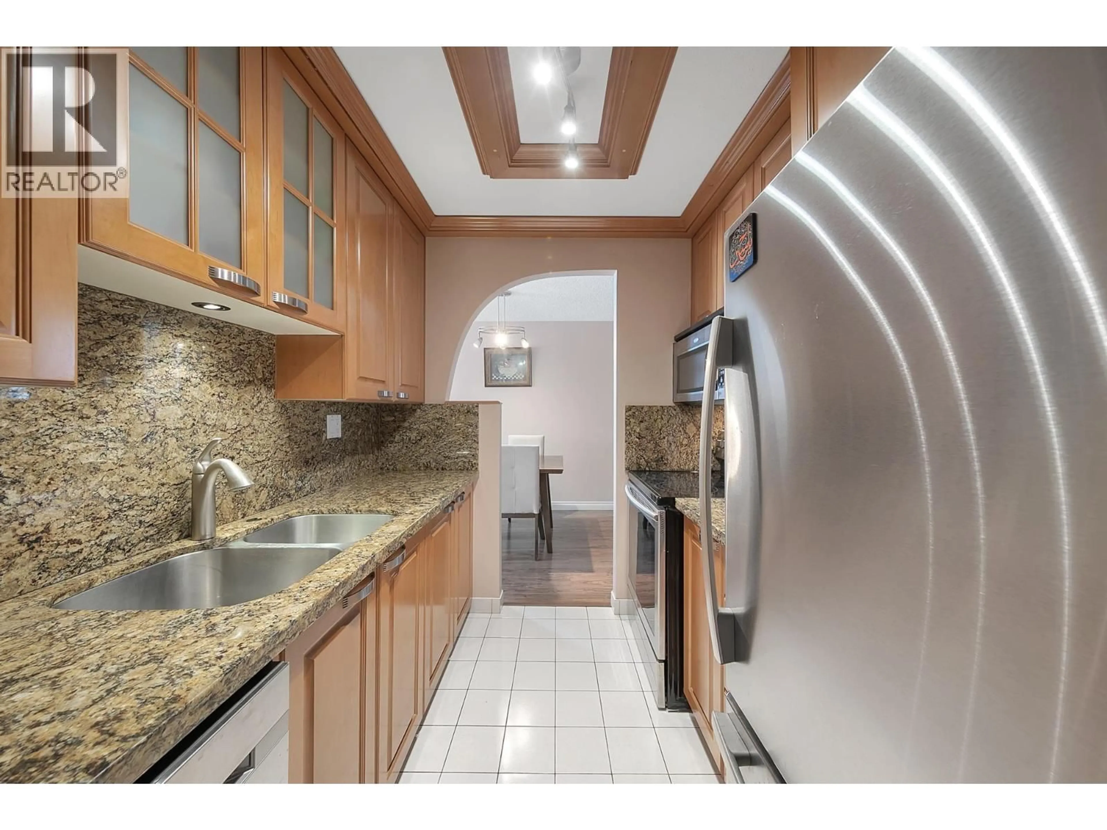 Standard kitchen, ceramic/tile floor for 203 - 620 SEVENTH AVENUE, New Westminster British Columbia V3M5T6
