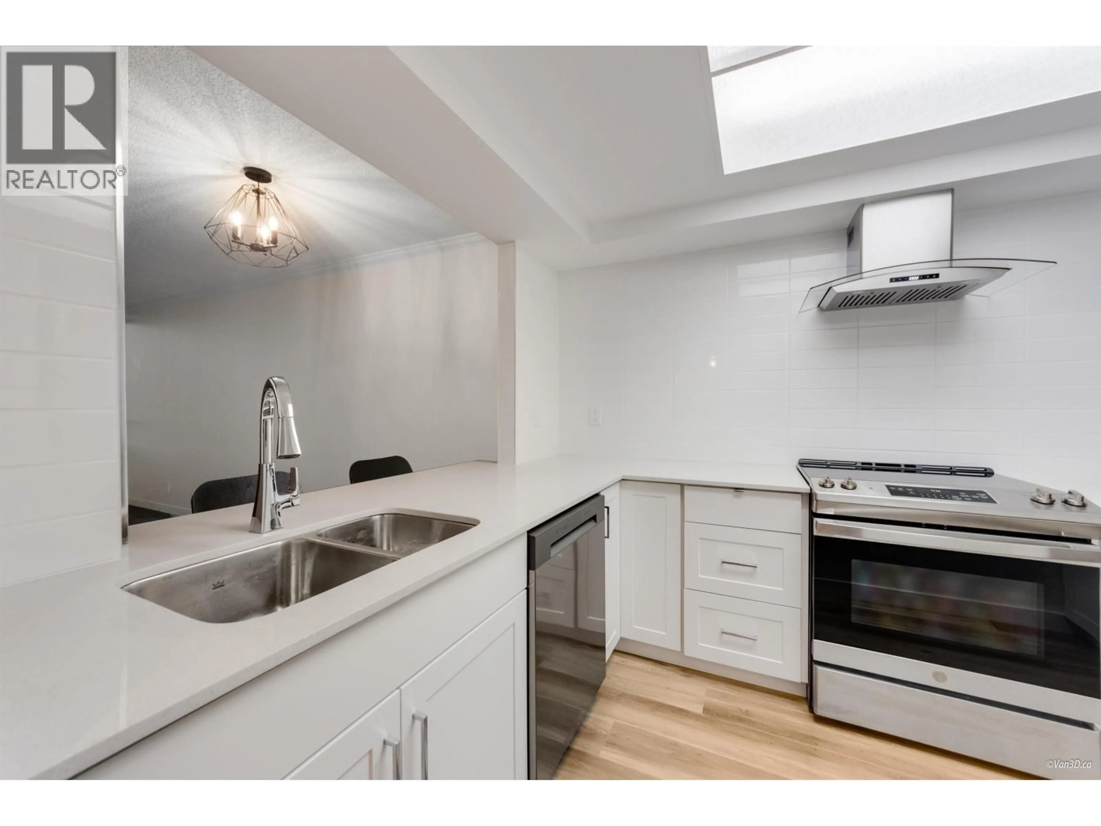 Standard kitchen, unknown for 601 - 460 WESTVIEW STREET, Coquitlam British Columbia V3K6C9