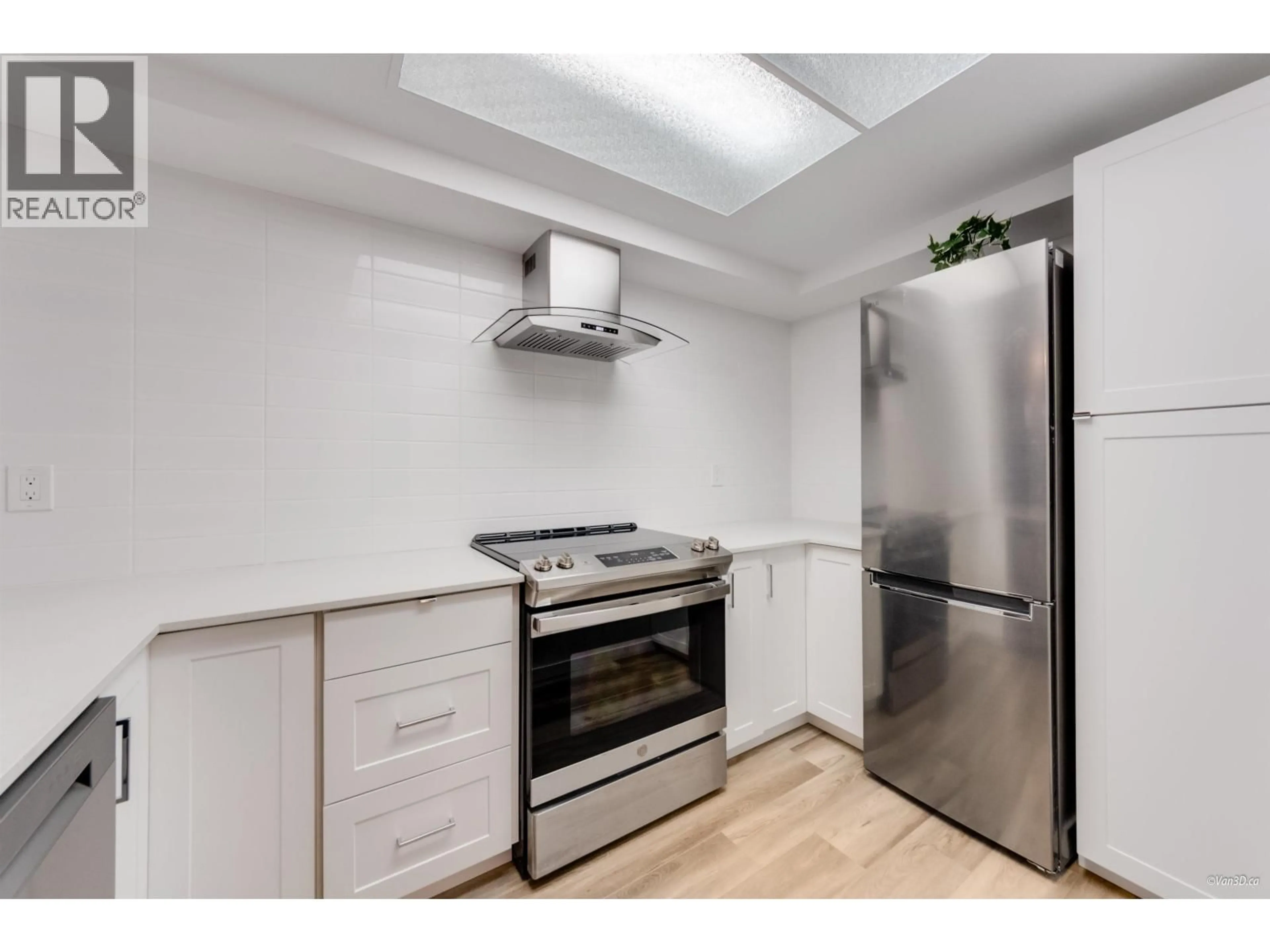 Standard kitchen, unknown for 601 - 460 WESTVIEW STREET, Coquitlam British Columbia V3K6C9