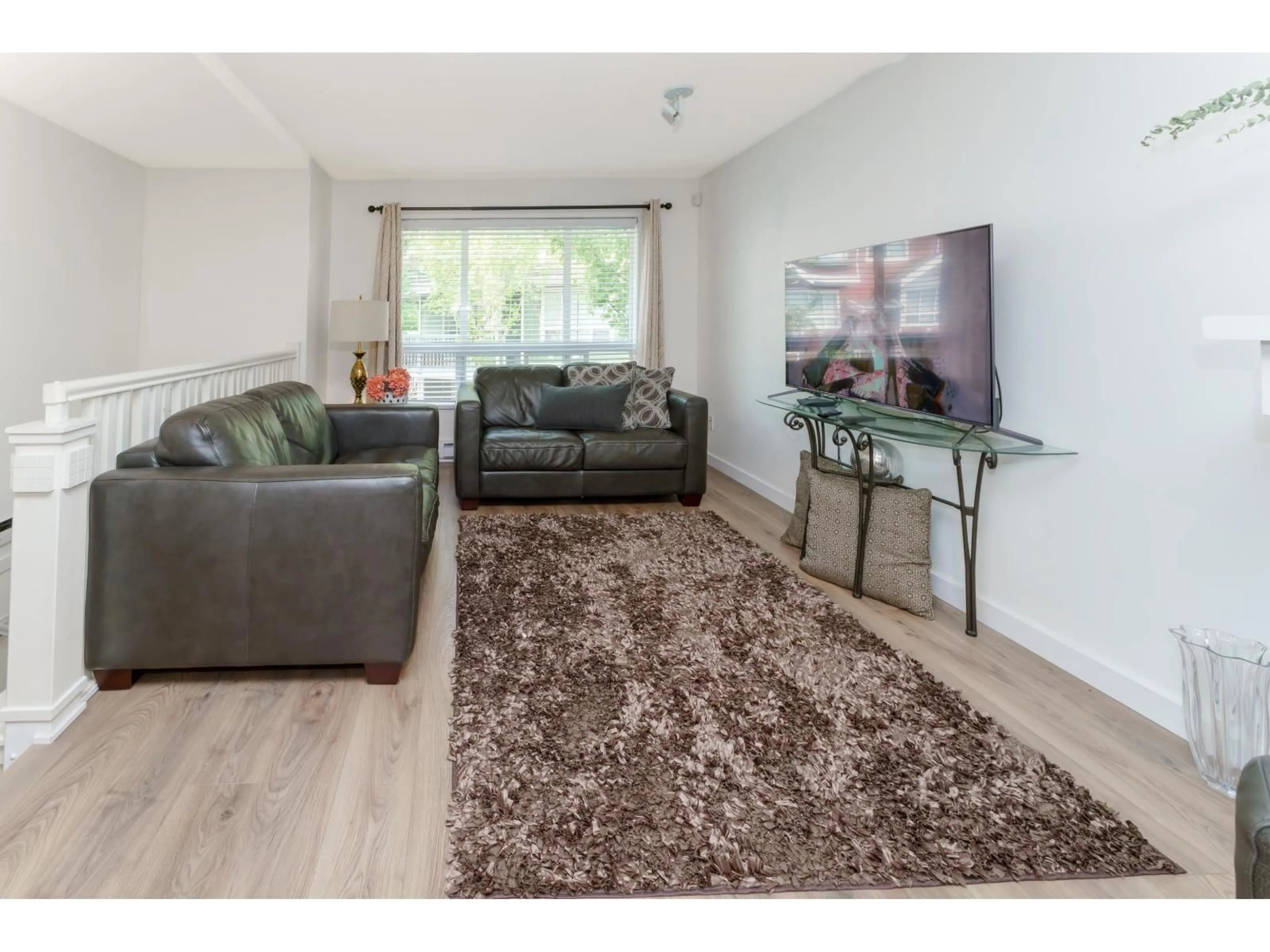 Living room with furniture, wood/laminate floor for 170 - 15168 36, Surrey British Columbia V3Z0Z6