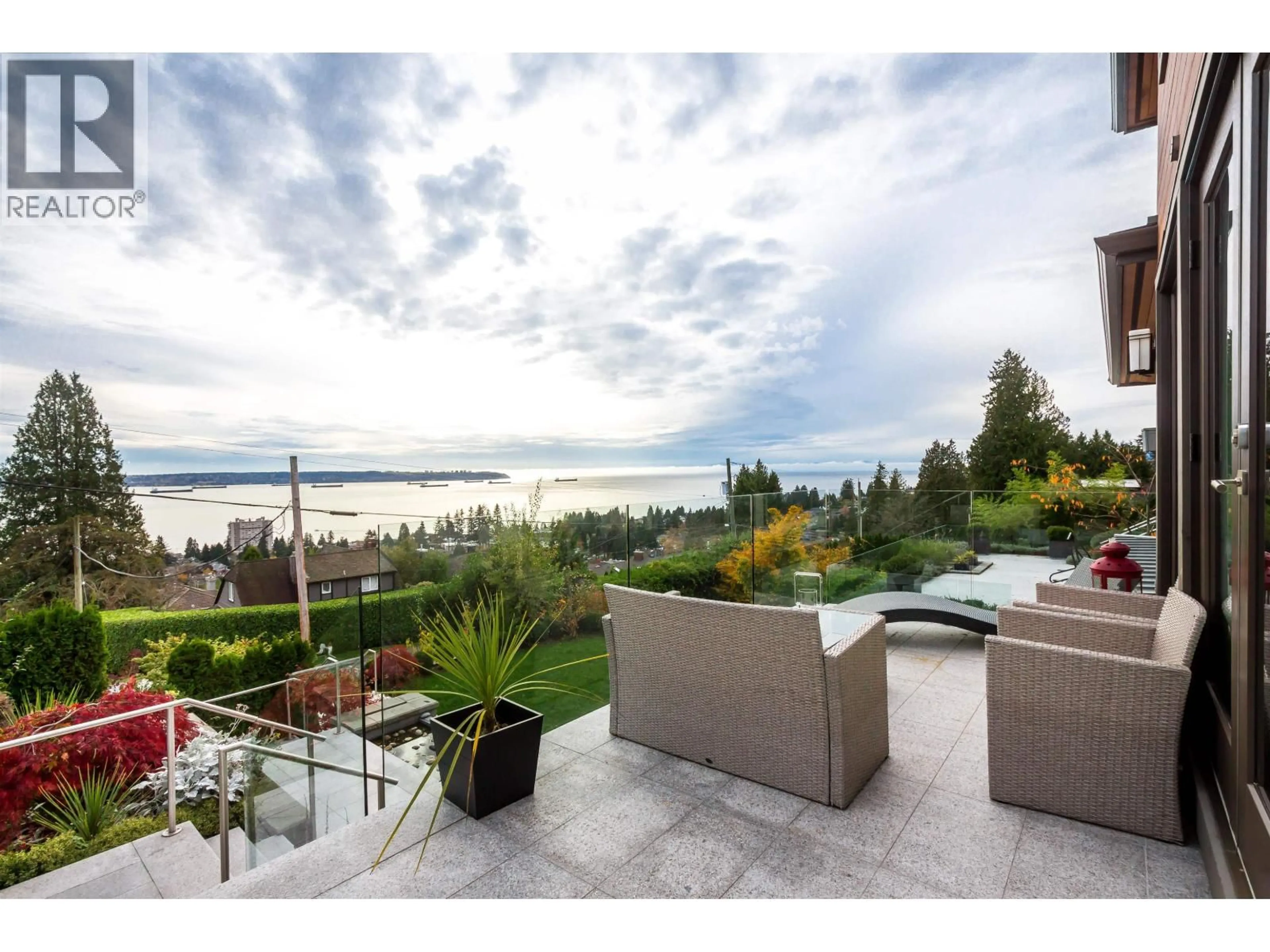Patio, water/lake/river/ocean view for 2301 OTTAWA AVENUE, West Vancouver British Columbia V7V2S8
