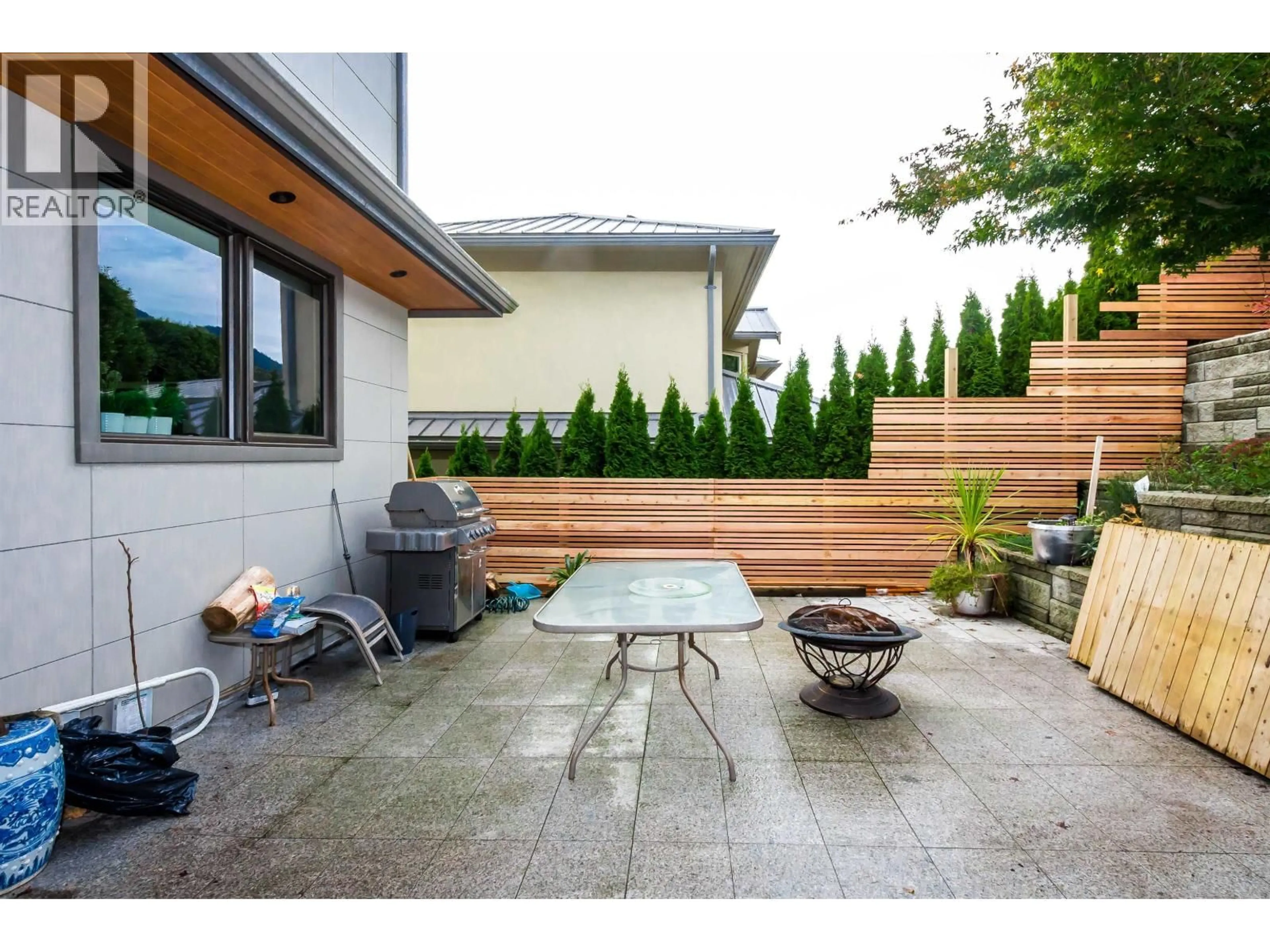 Patio, street for 2301 OTTAWA AVENUE, West Vancouver British Columbia V7V2S8
