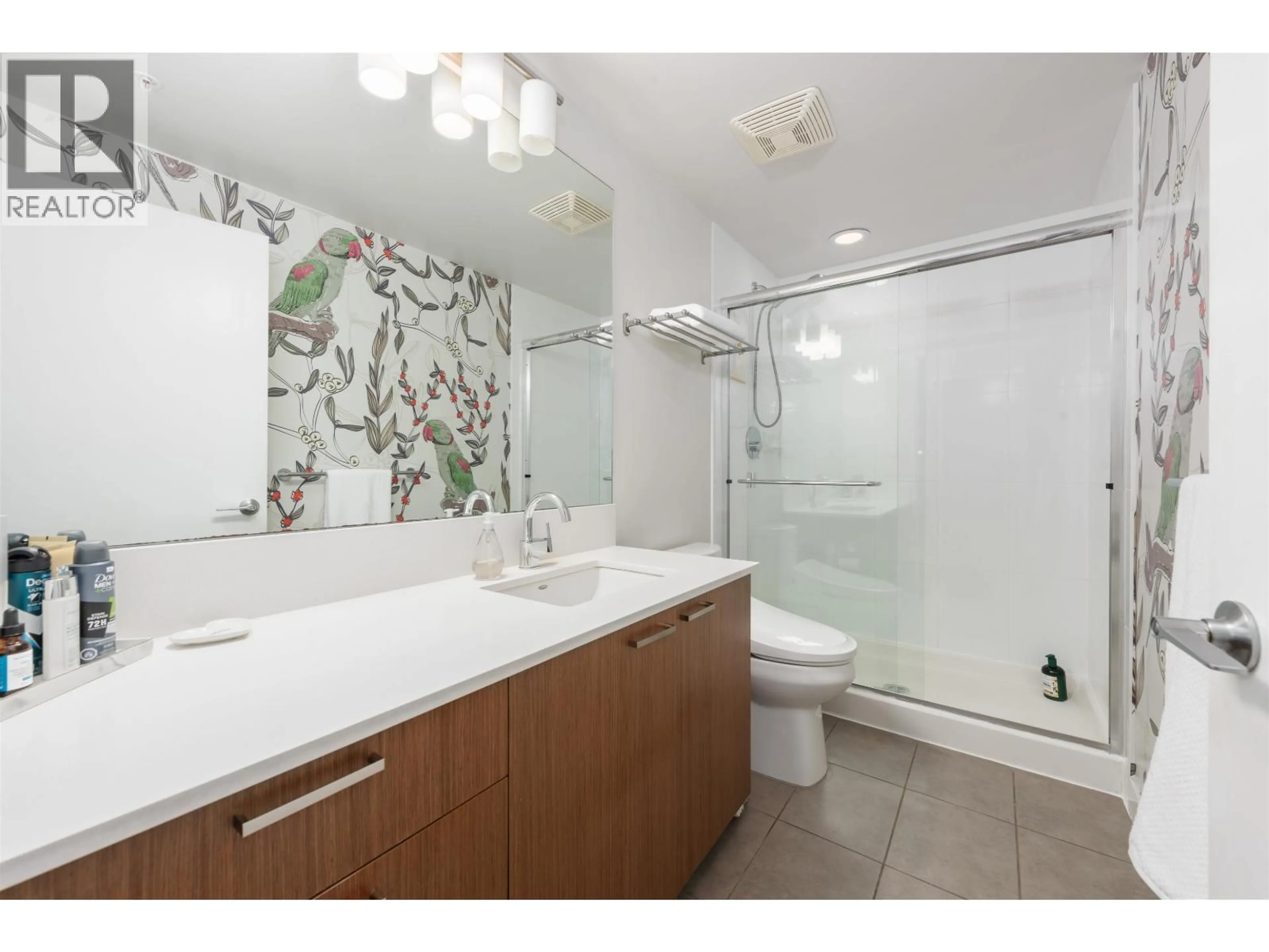 Standard bathroom, ceramic/tile floor for 415 - 221 UNION STREET, Vancouver British Columbia V6A0B4