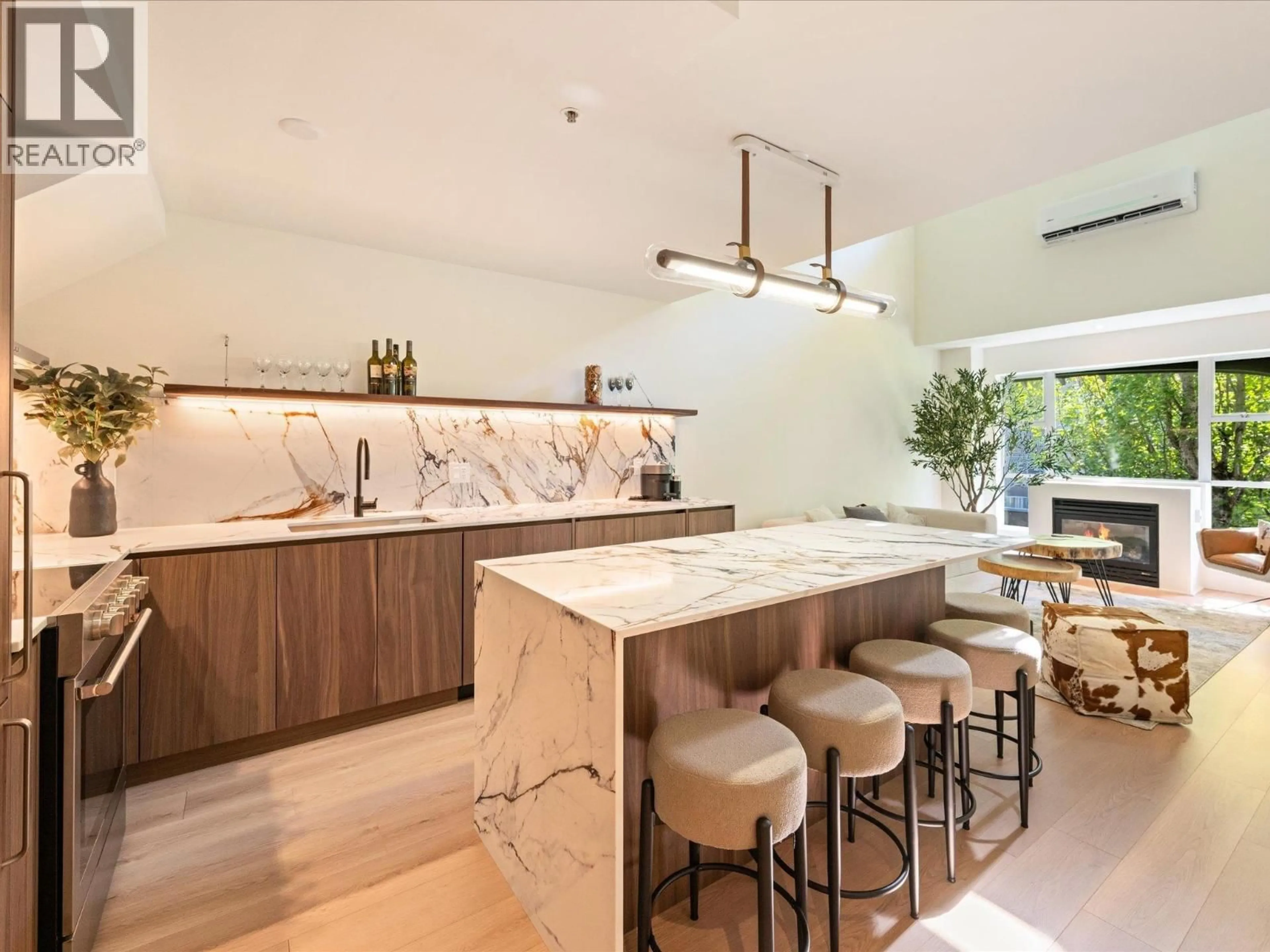 Contemporary kitchen, unknown for 310 - 4573 CHATEAU BOULEVARD, Whistler British Columbia V0N1B4