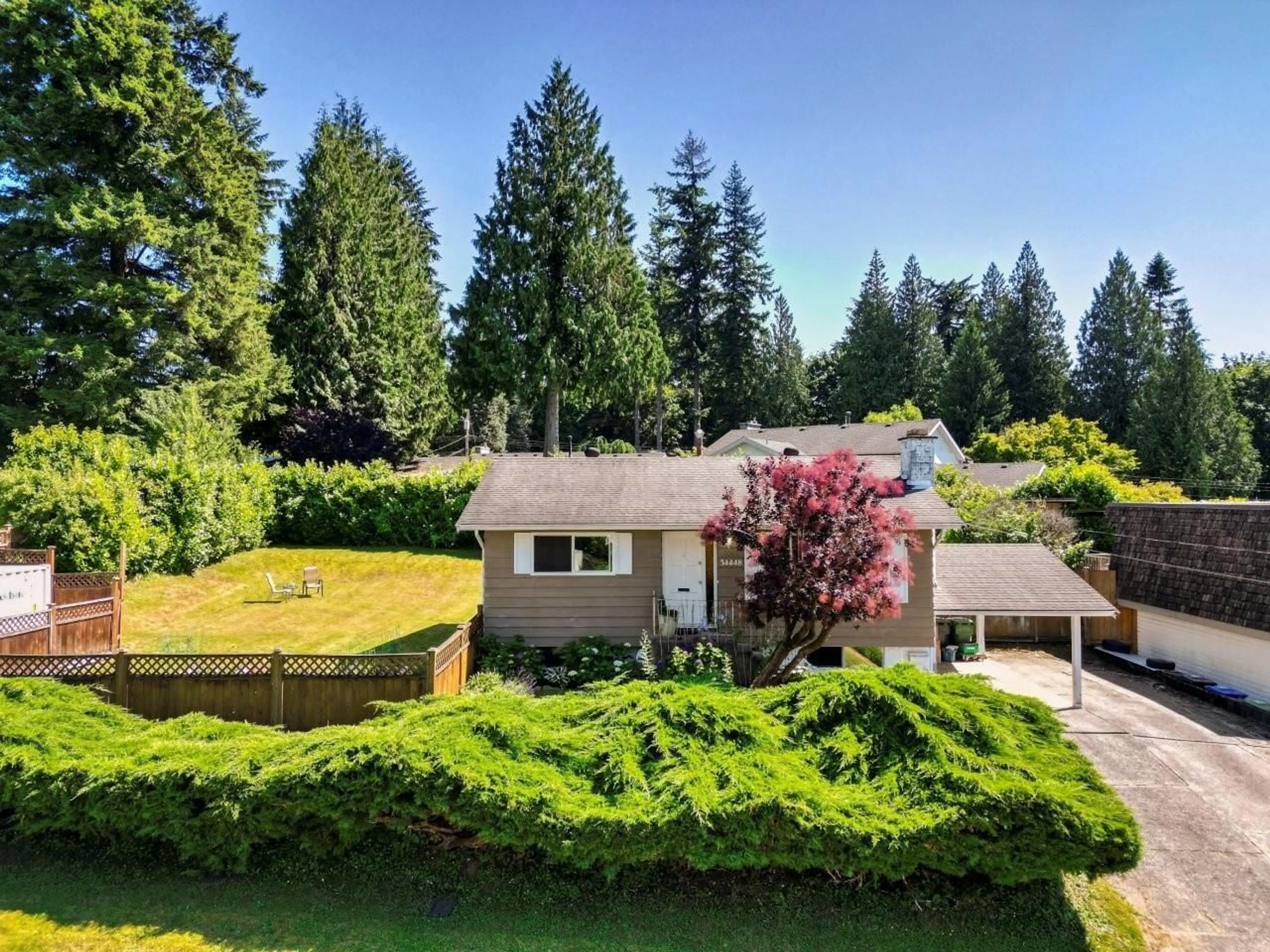 A pic from outside/outdoor area/front of a property/back of a property/a pic from drone, unknown for 34448 ETON, Abbotsford British Columbia V2S4W3