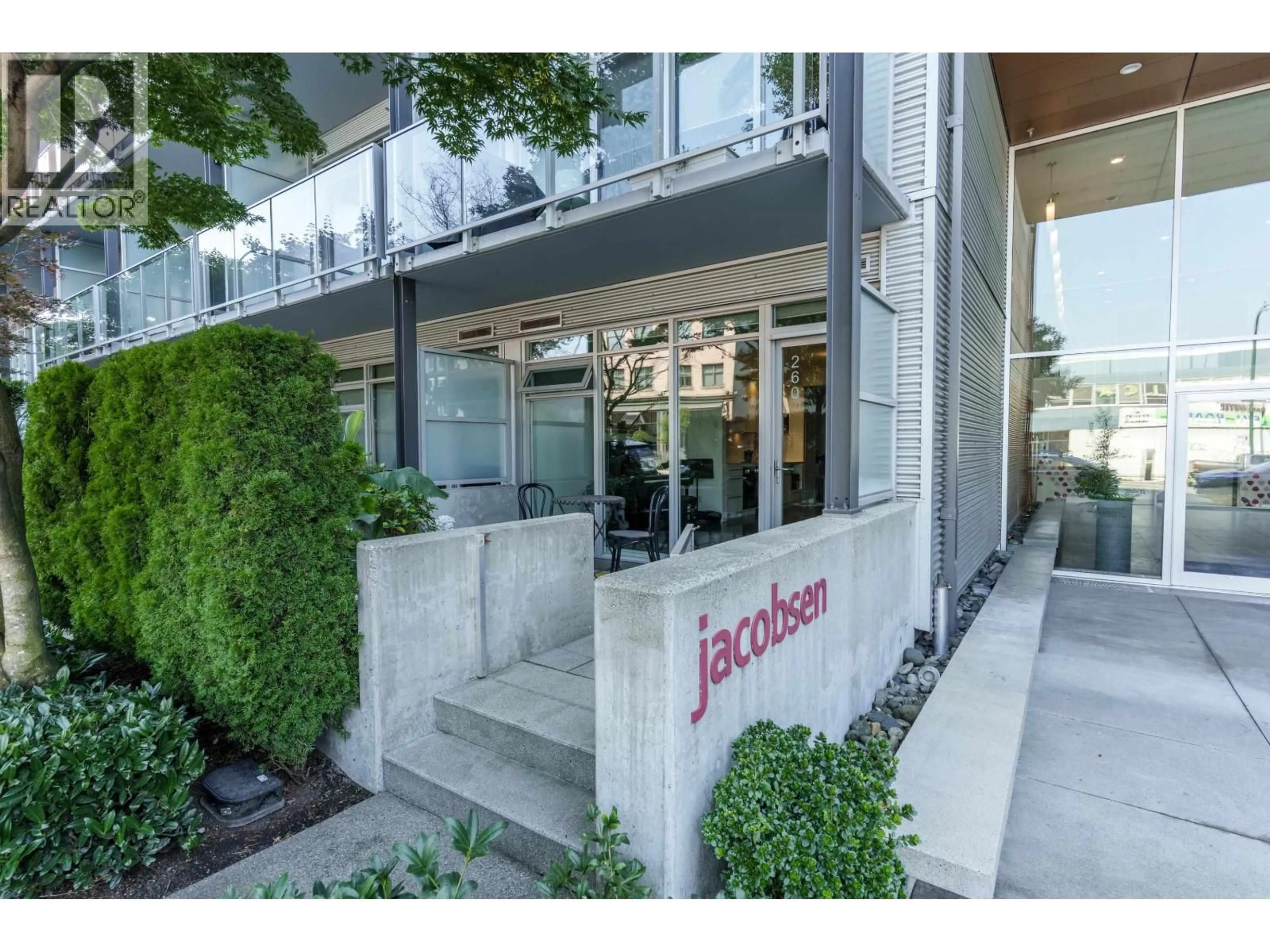 Indoor foyer for 260 2ND AVENUE, Vancouver British Columbia V5T1B7