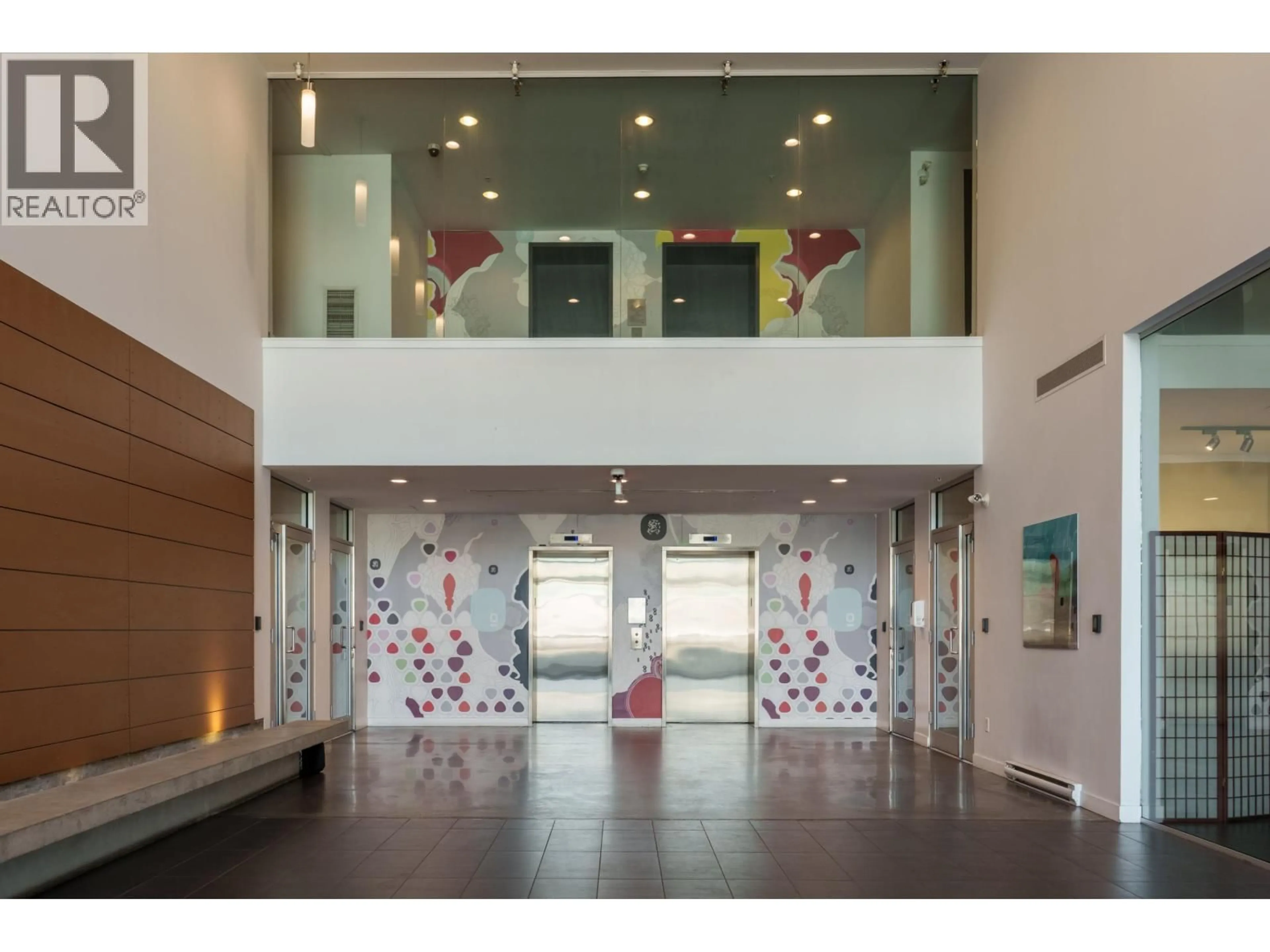 Indoor foyer for 260 2ND AVENUE, Vancouver British Columbia V5T1B7