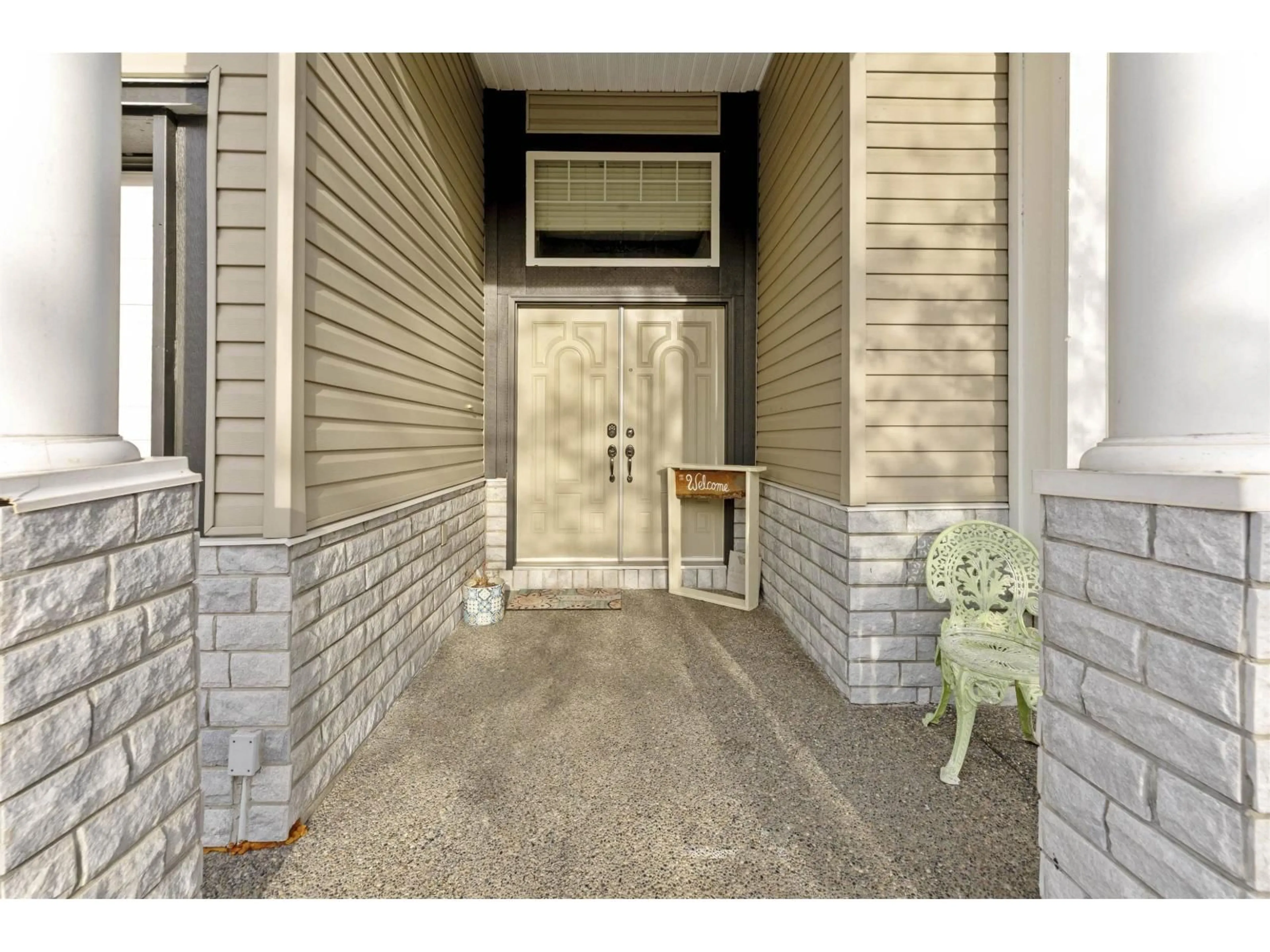 Indoor entryway for 7012 149TH, Surrey British Columbia V3S1K1