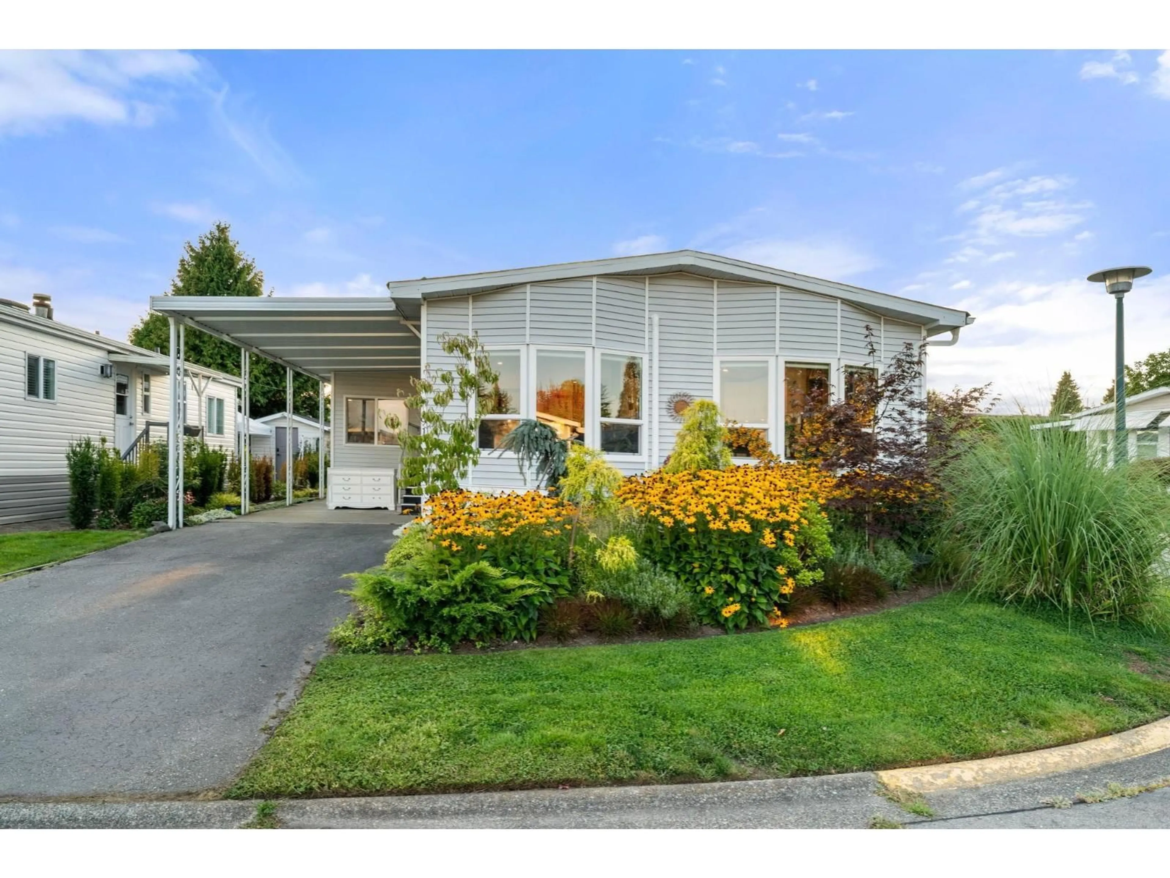 Home with vinyl exterior material, street for 91 - 2303 CRANLEY, Surrey British Columbia V4A8X8