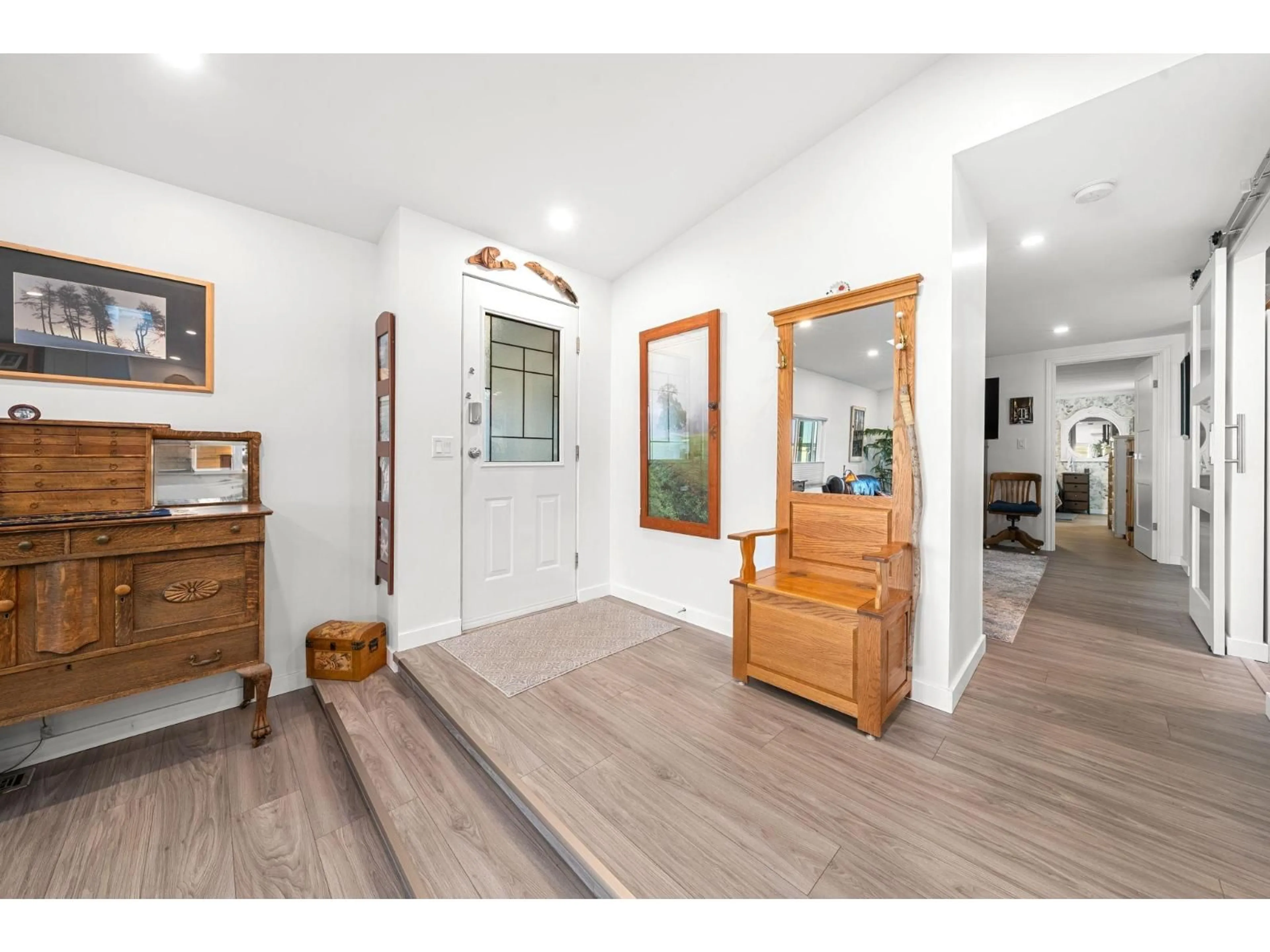 Indoor entryway for 91 - 2303 CRANLEY, Surrey British Columbia V4A8X8