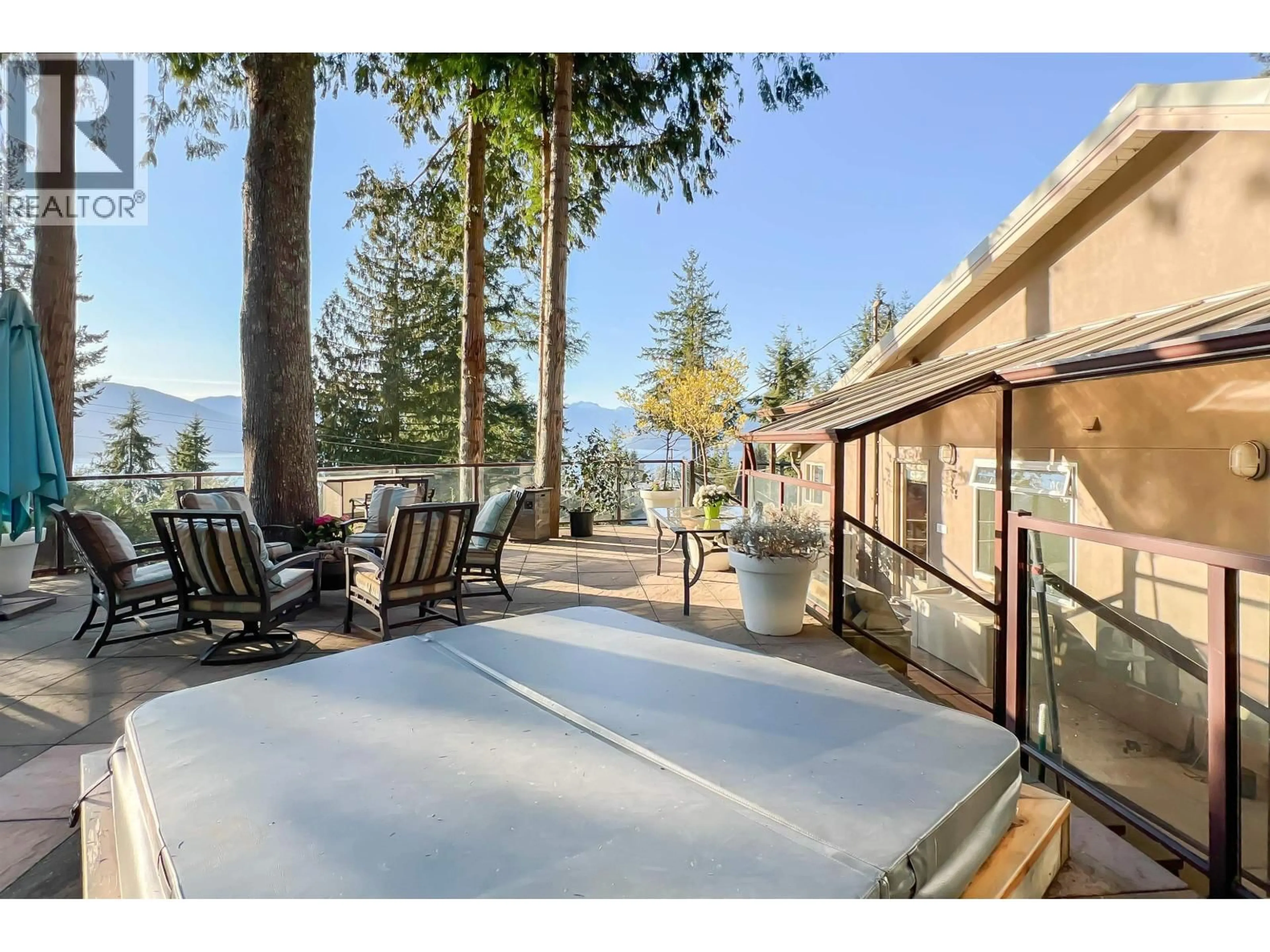 Patio, water/lake/river/ocean view for 15 OCEANVIEW ROAD, Lions Bay British Columbia V0N2E0