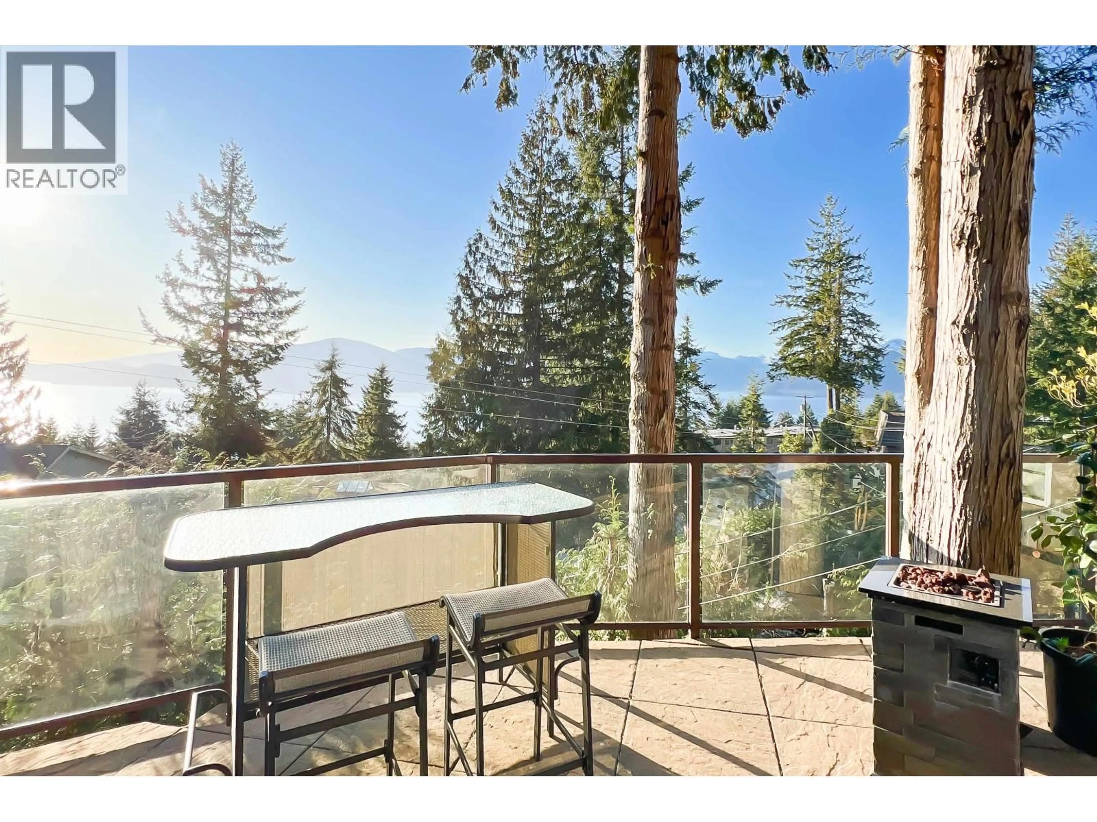 Patio, water/lake/river/ocean view for 15 OCEANVIEW ROAD, Lions Bay British Columbia V0N2E0