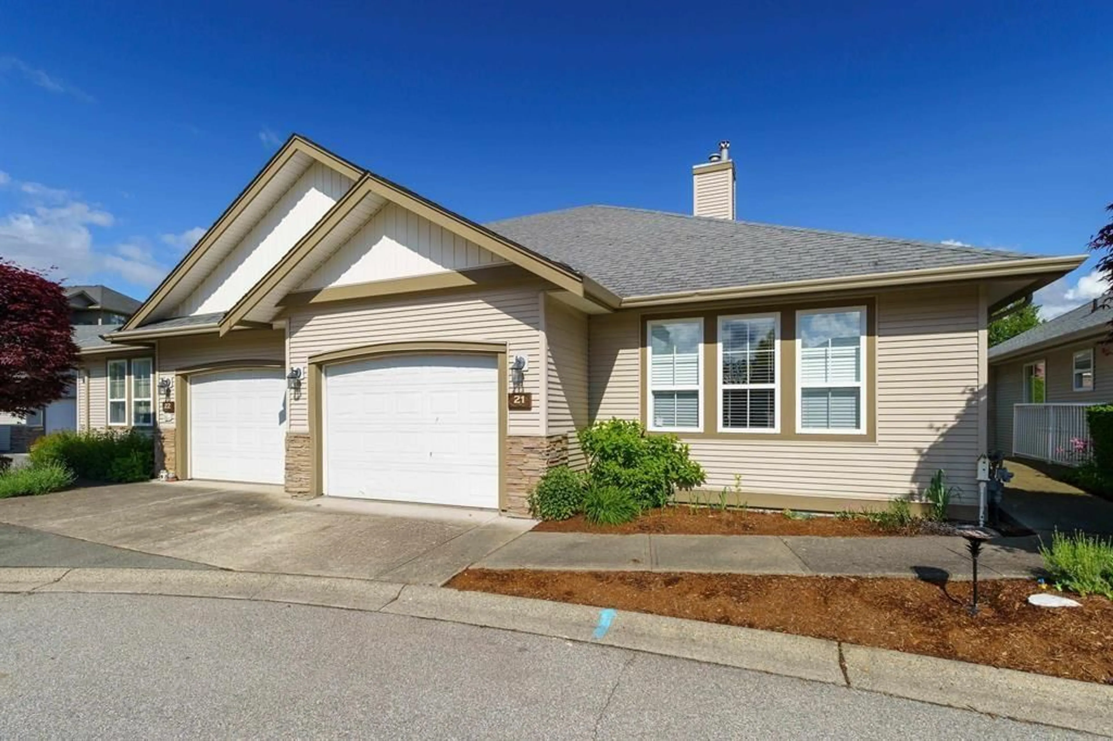 Home with vinyl exterior material, street for 21 - 45819 STEVENSON ROAD, Chilliwack British Columbia V2R5T4