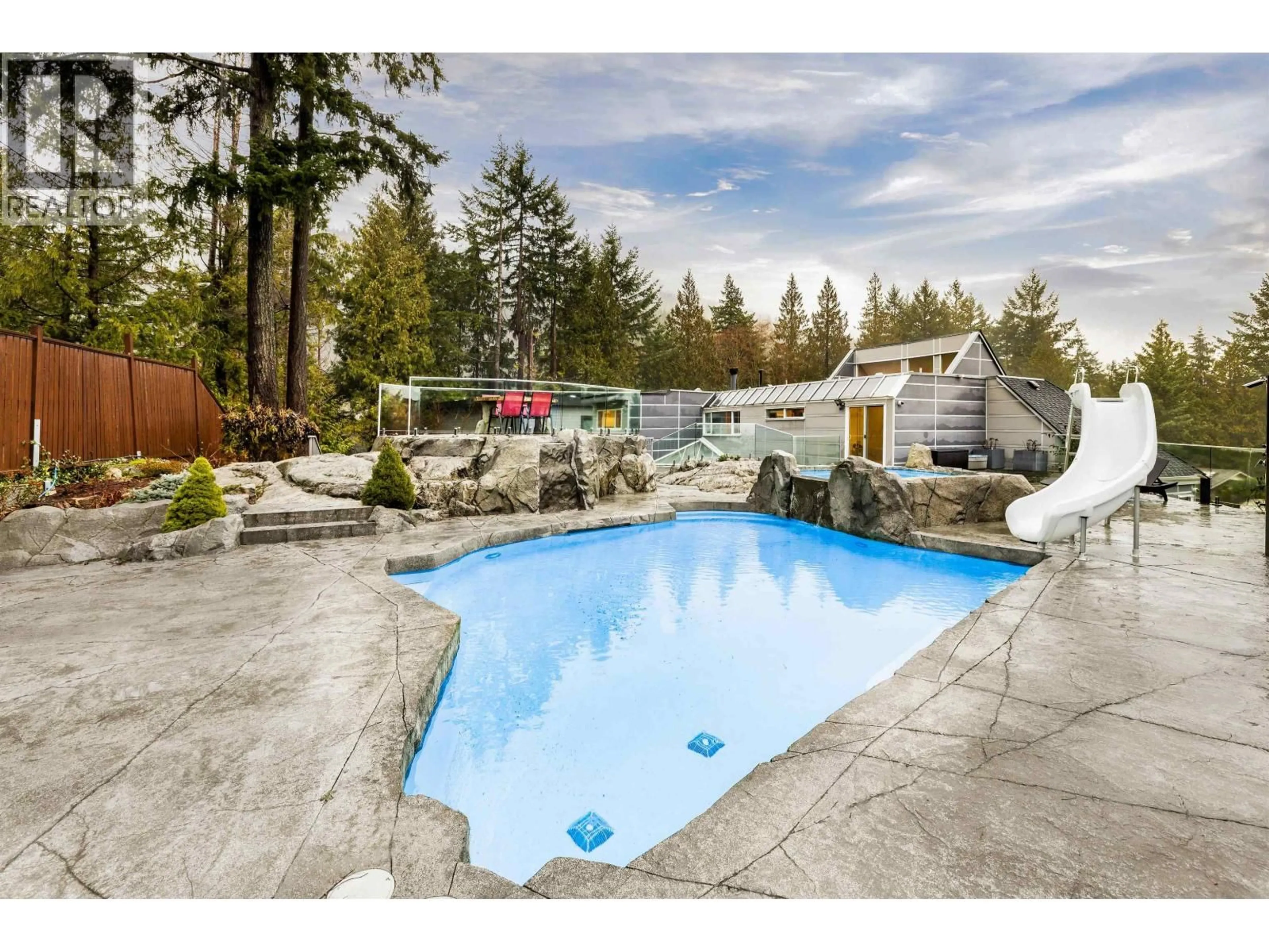 Pool for 3722 SOUTHRIDGE PLACE, West Vancouver British Columbia V7V3H8