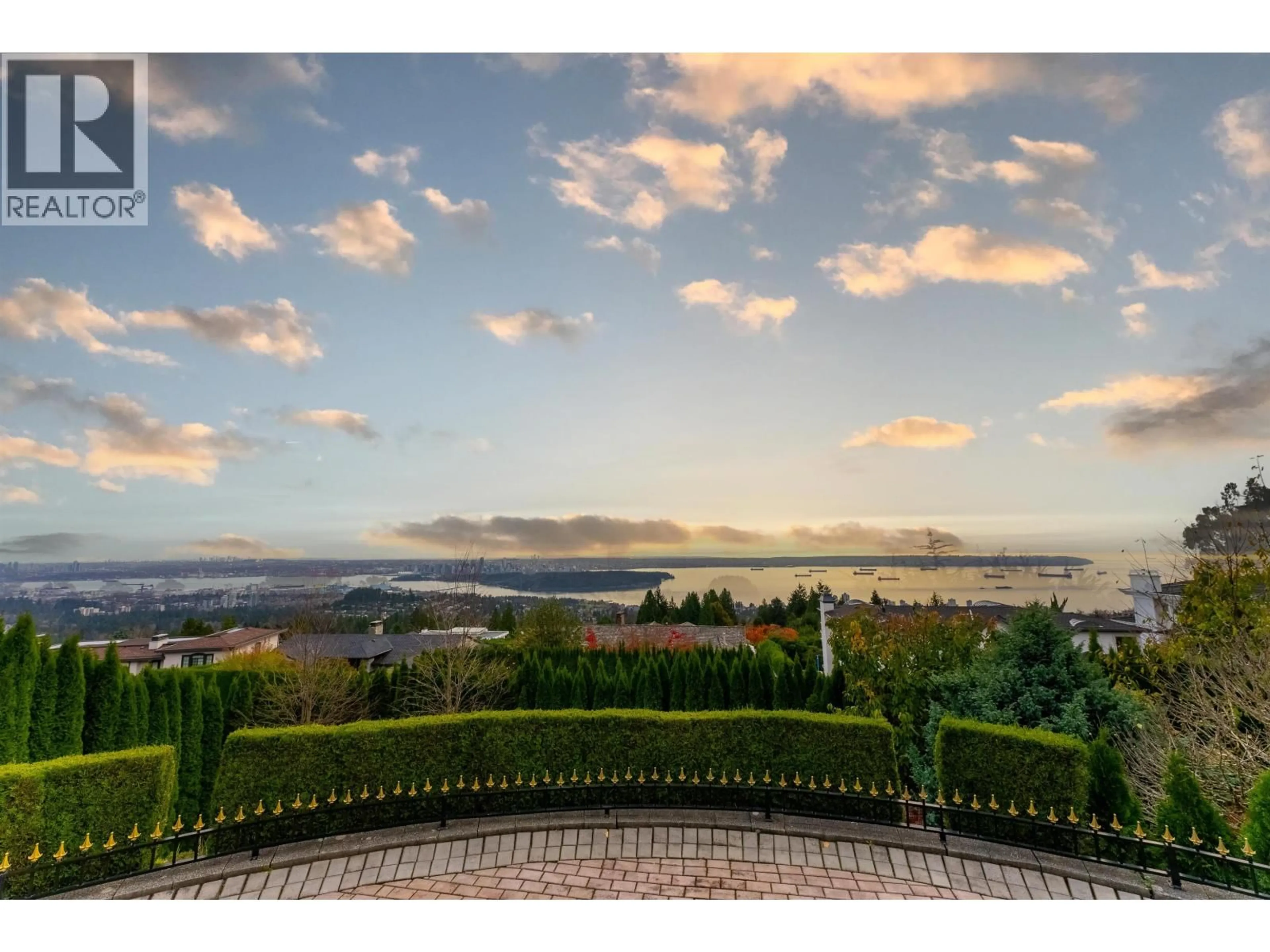 A pic from outside/outdoor area/front of a property/back of a property/a pic from drone, water/lake/river/ocean view for 1409 CHARTWELL DRIVE, West Vancouver British Columbia V7S2R7