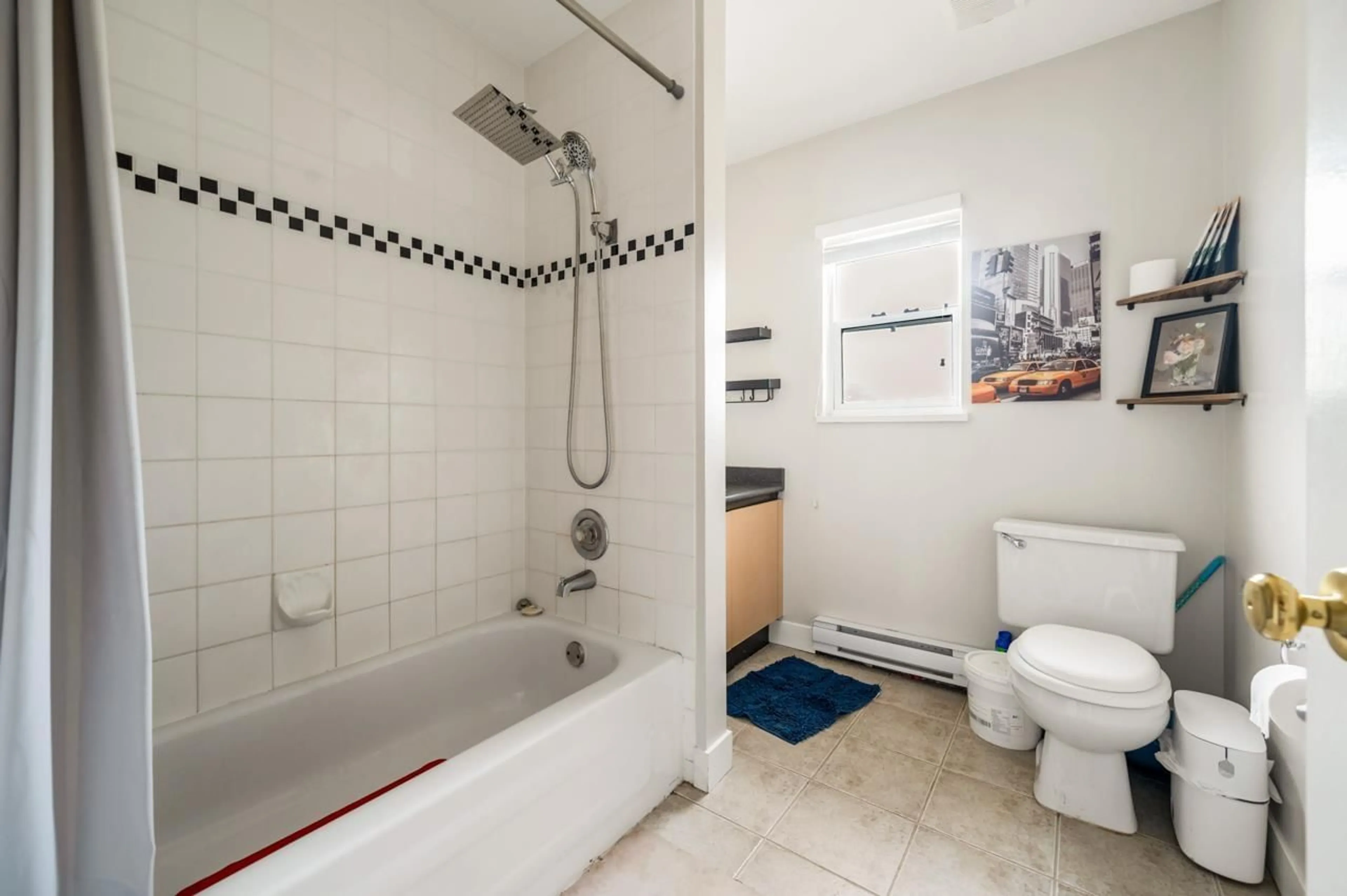 Standard bathroom, ceramic/tile floor for 48 - 16016 82, Surrey British Columbia V4N0N7