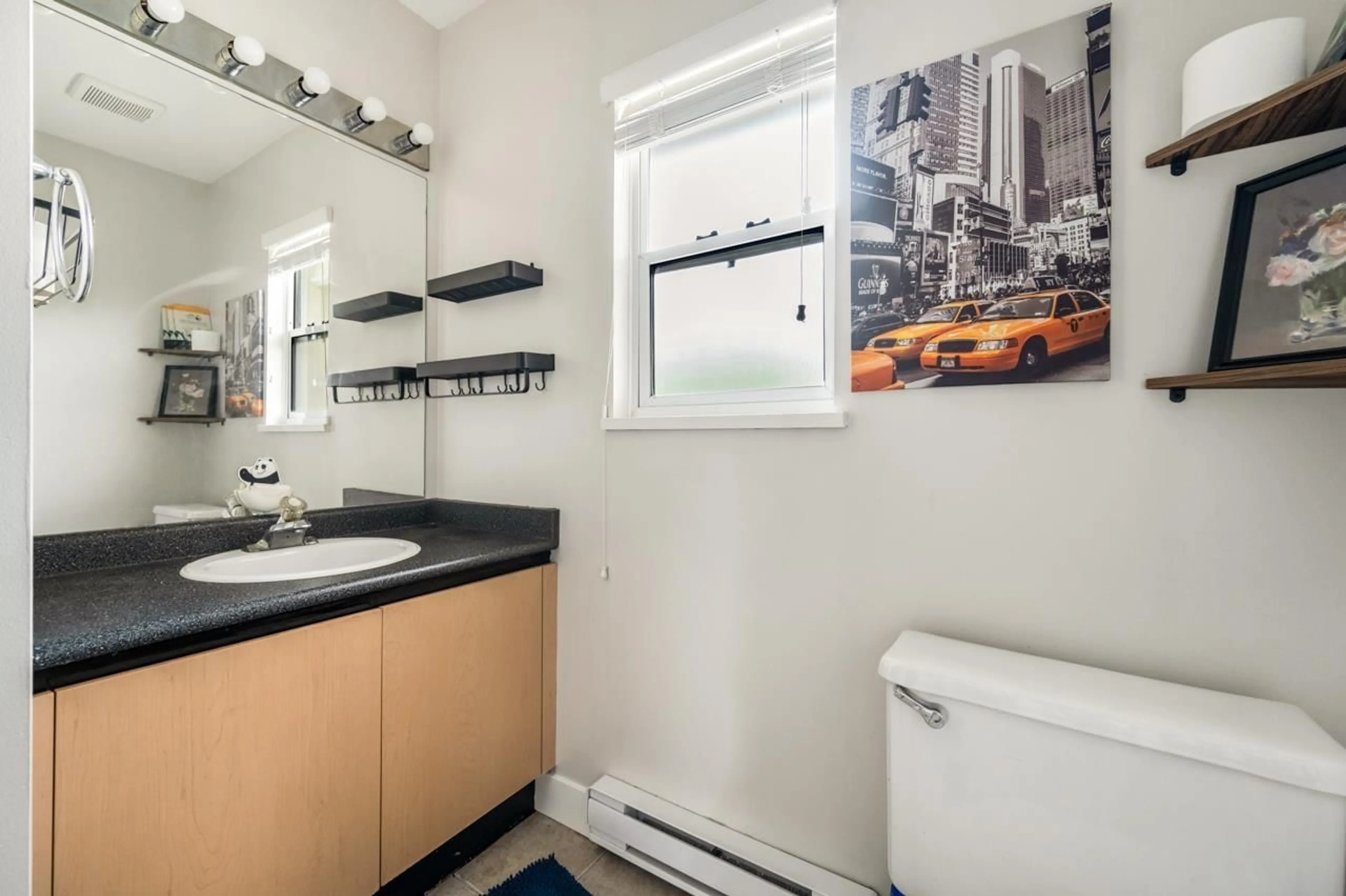 Standard bathroom, unknown for 48 - 16016 82, Surrey British Columbia V4N0N7