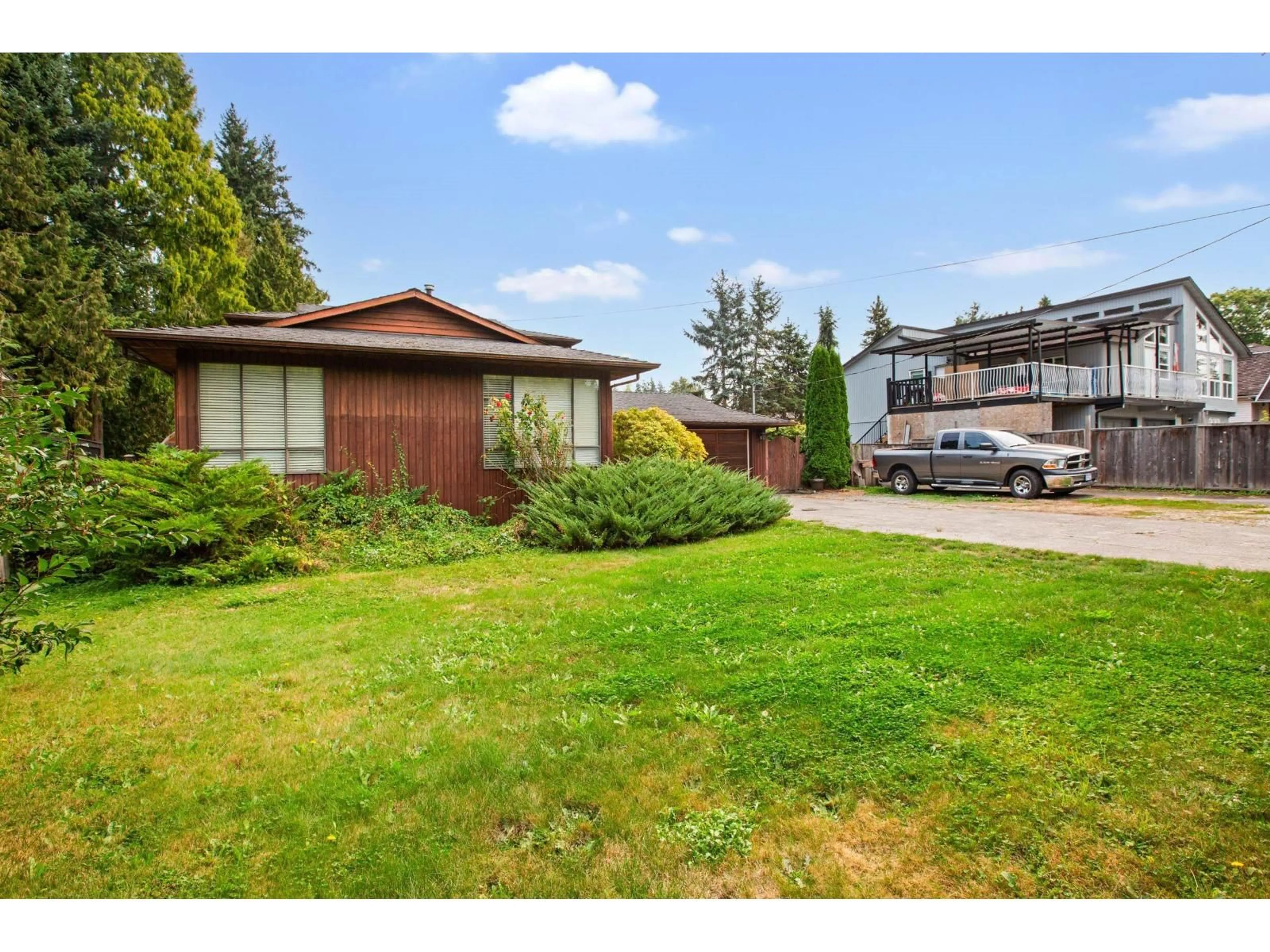 A pic from outside/outdoor area/front of a property/back of a property/a pic from drone, street for 4880 200, Langley British Columbia V3A1L5