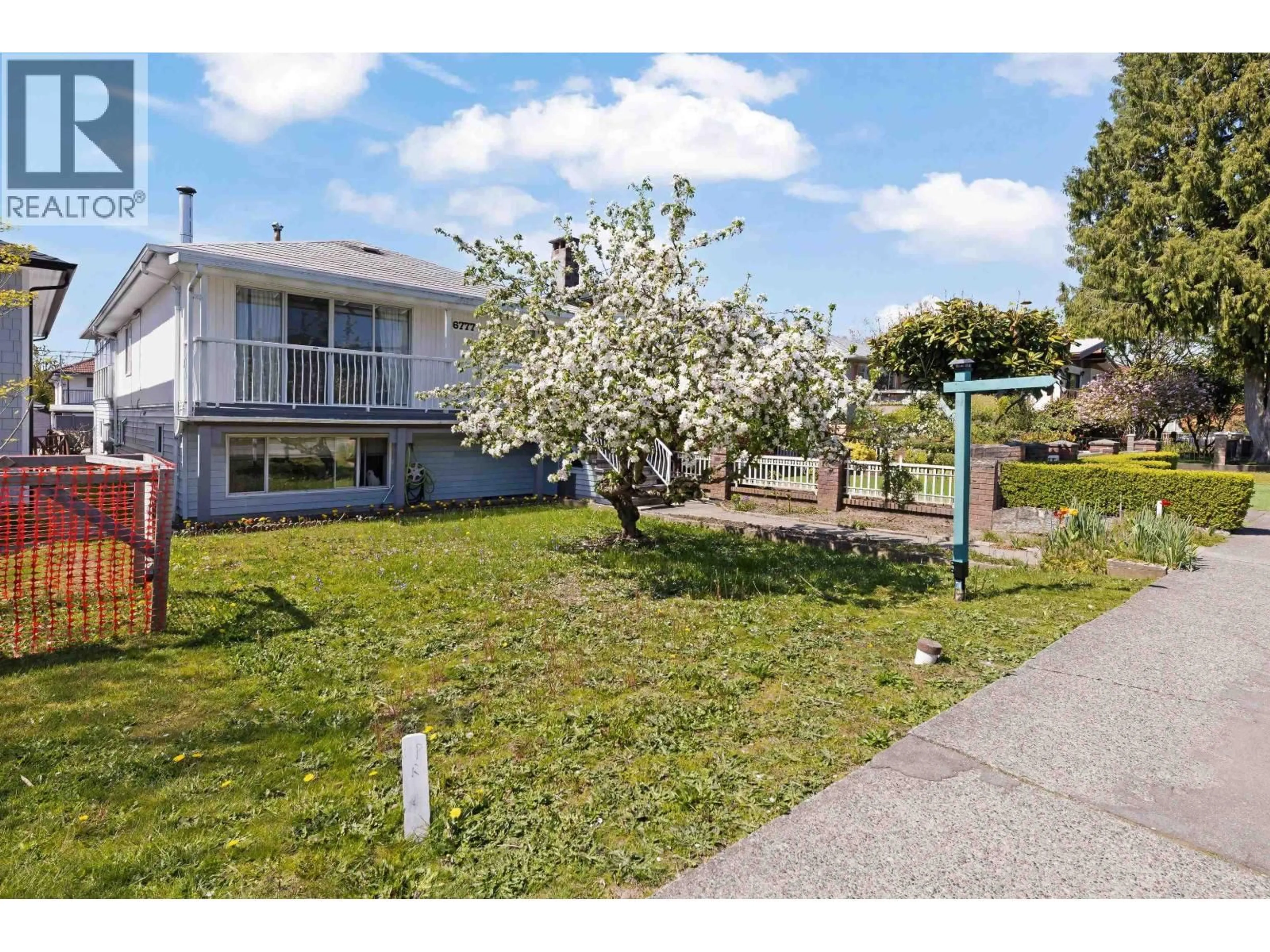 A pic from outside/outdoor area/front of a property/back of a property/a pic from drone, street for 6777 KERR STREET, Vancouver British Columbia V5S3C7