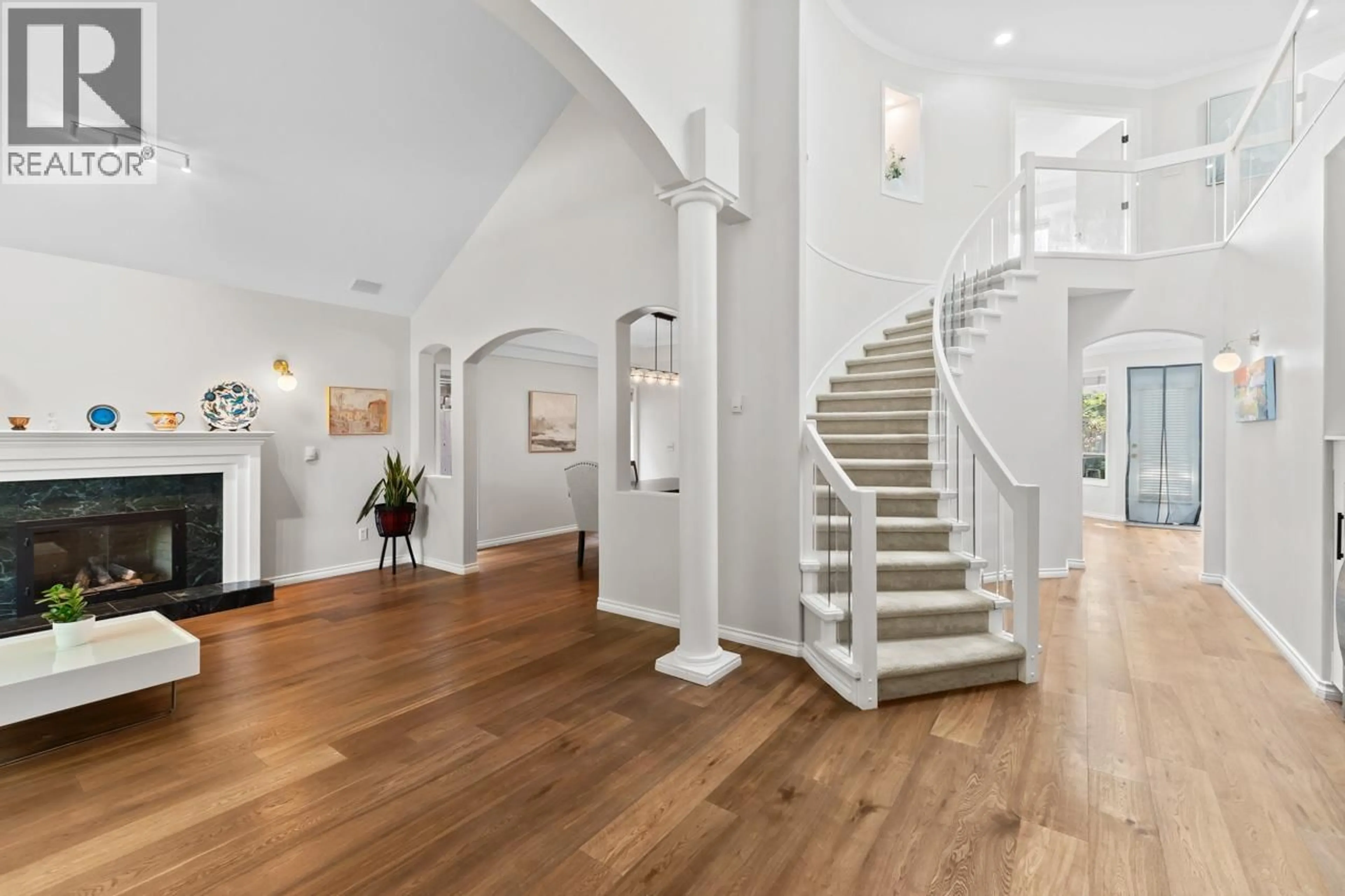 Indoor entryway for 5579 HANKIN DRIVE, Richmond British Columbia V7C5N5