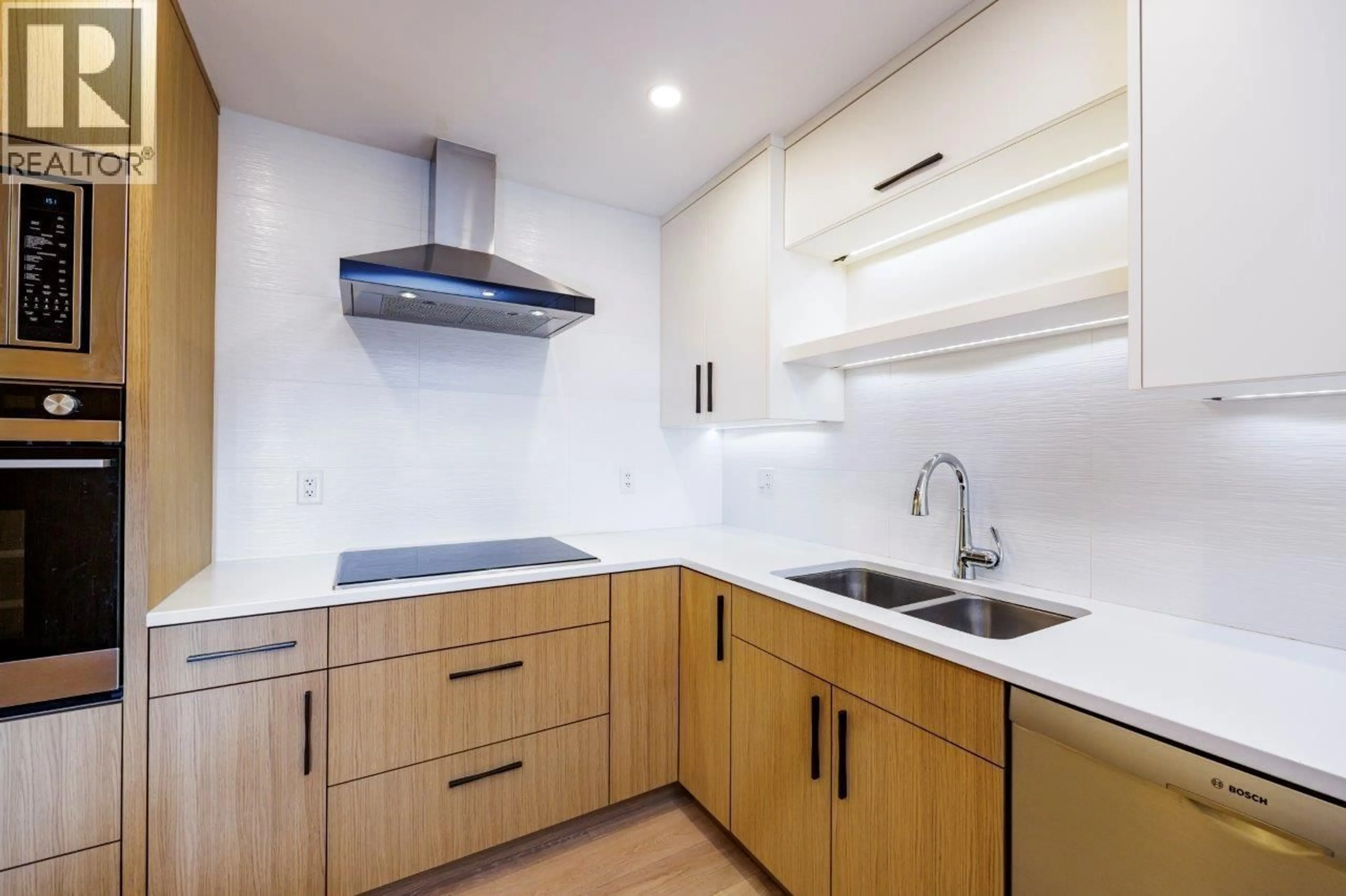Standard kitchen, unknown for 302 - 1133 29TH STREET, North Vancouver British Columbia V7K1C3