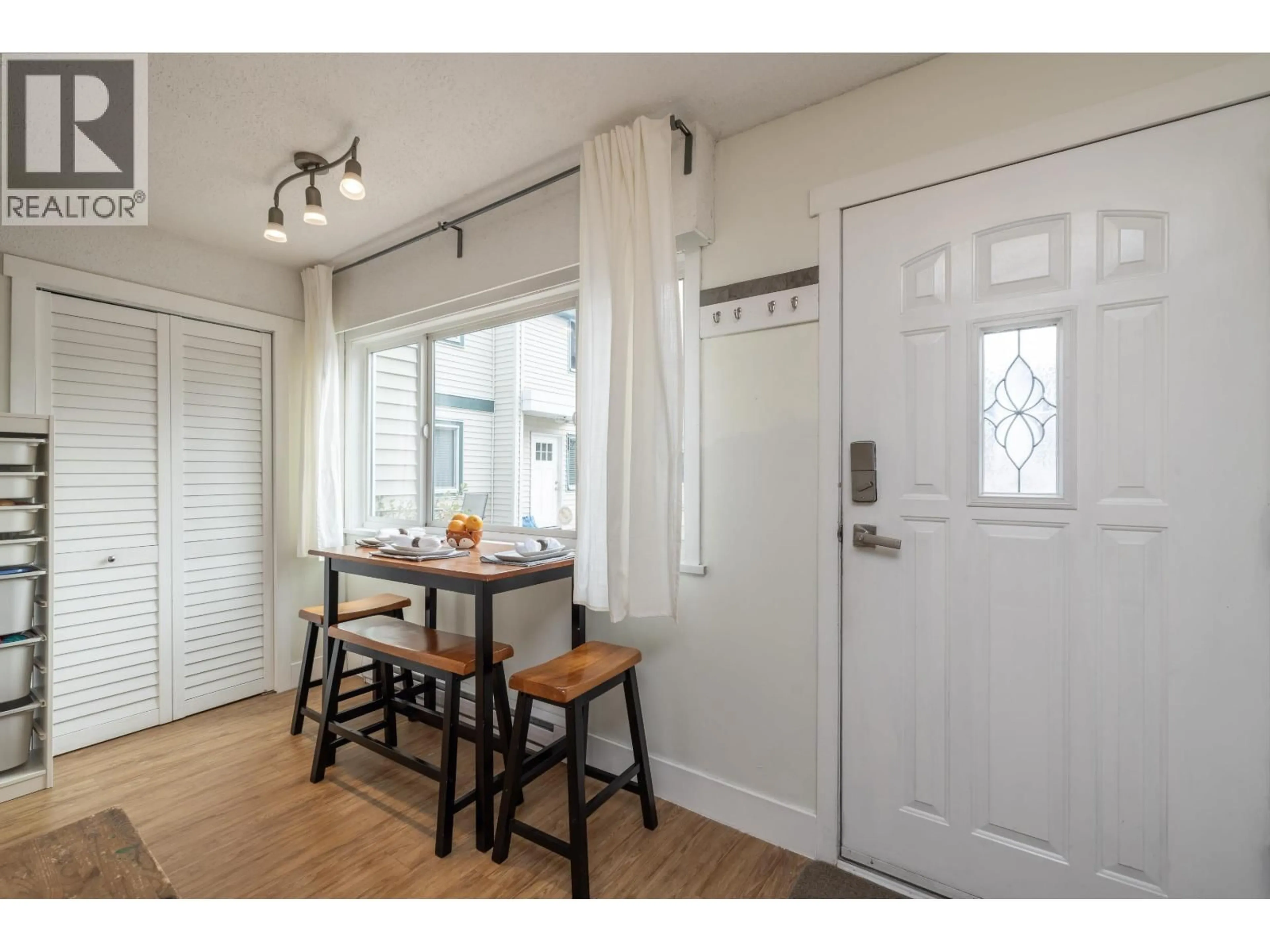 Indoor entryway for 27 - 4949 57 STREET, Delta British Columbia V4K3E7