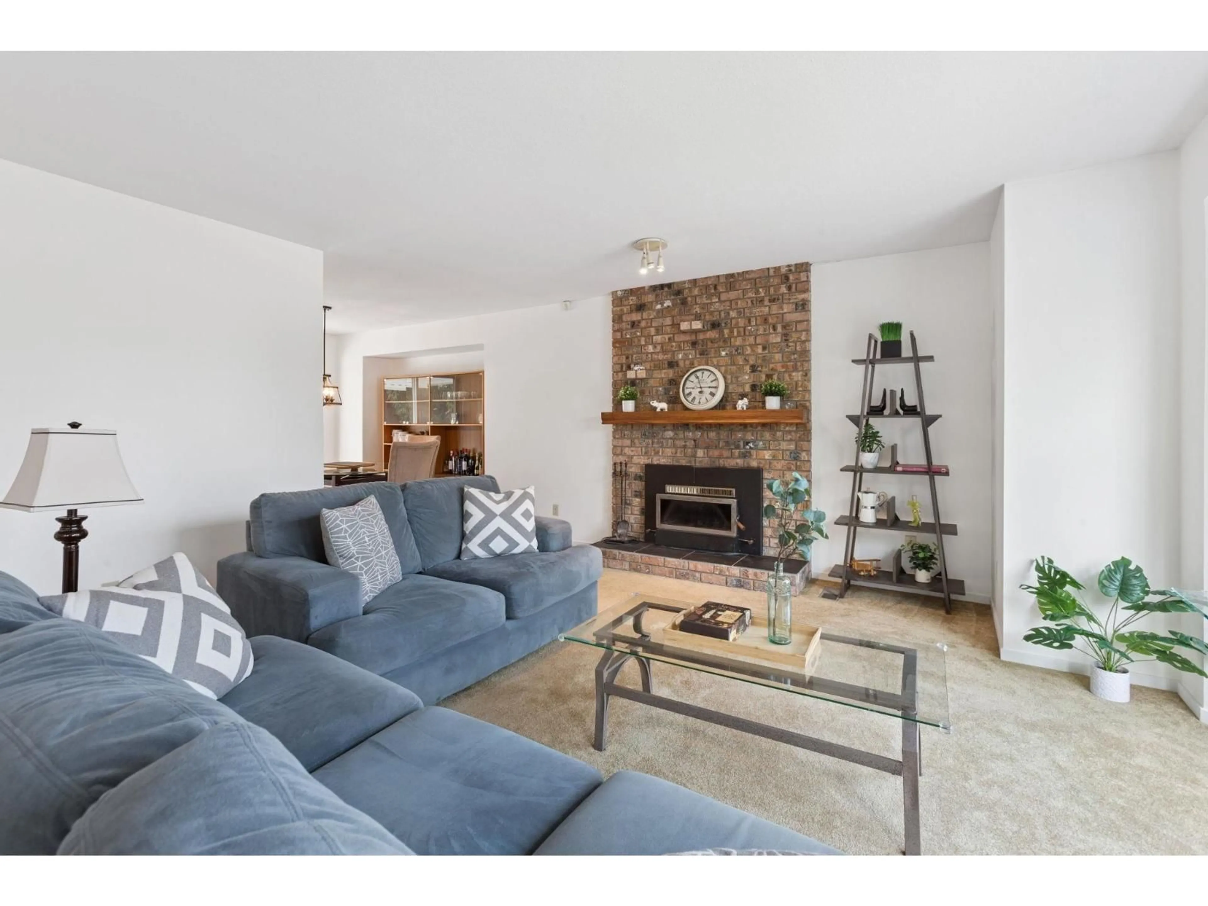 Living room with furniture, unknown for 16966 JERSEY, Surrey British Columbia V3S6Y4