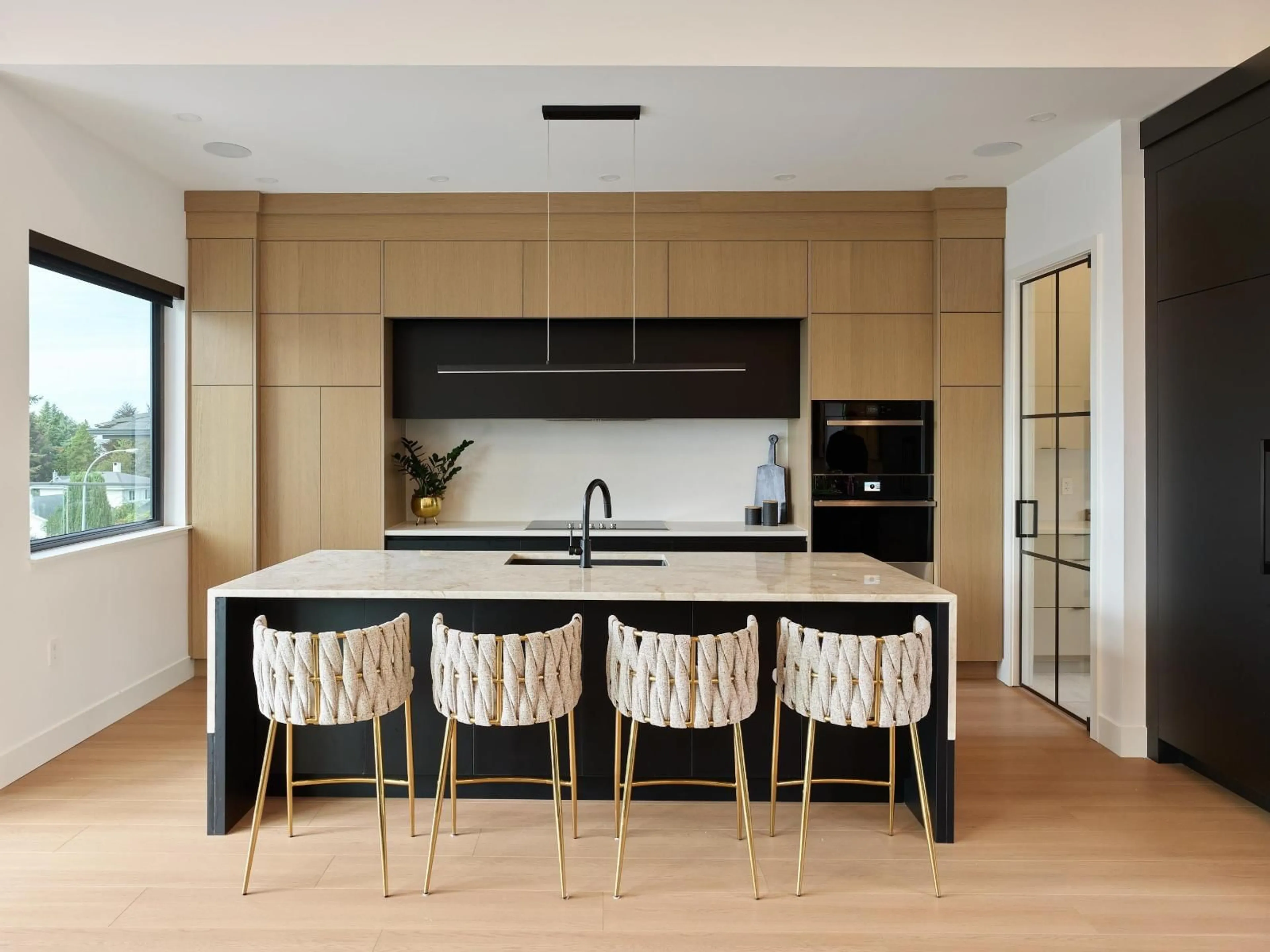 Contemporary kitchen, unknown for 8102 WILTSHIRE, Delta British Columbia V4C6T2