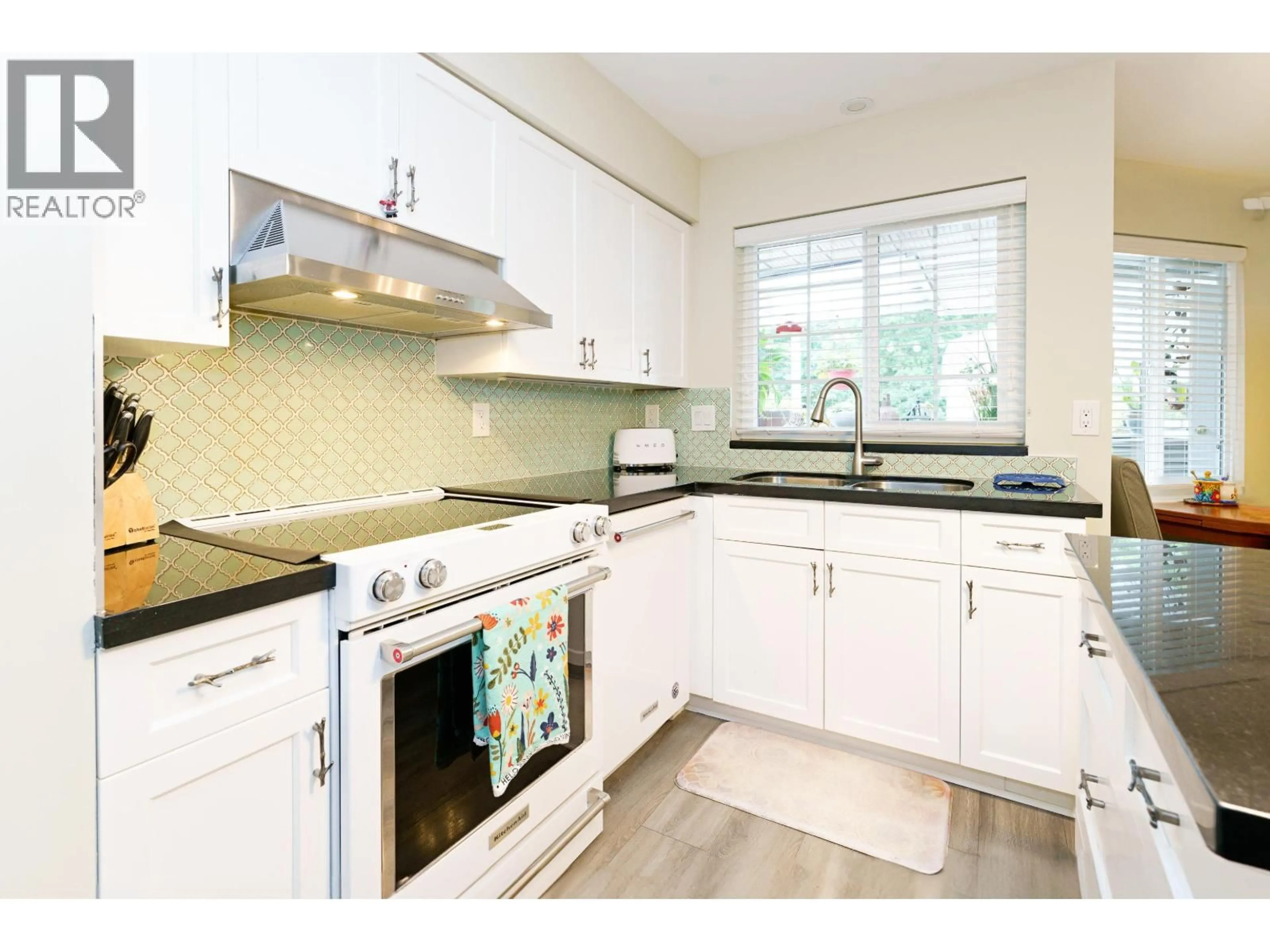 Standard kitchen, unknown for 215 - 22515 116 AVENUE, Maple Ridge British Columbia V2X9V1
